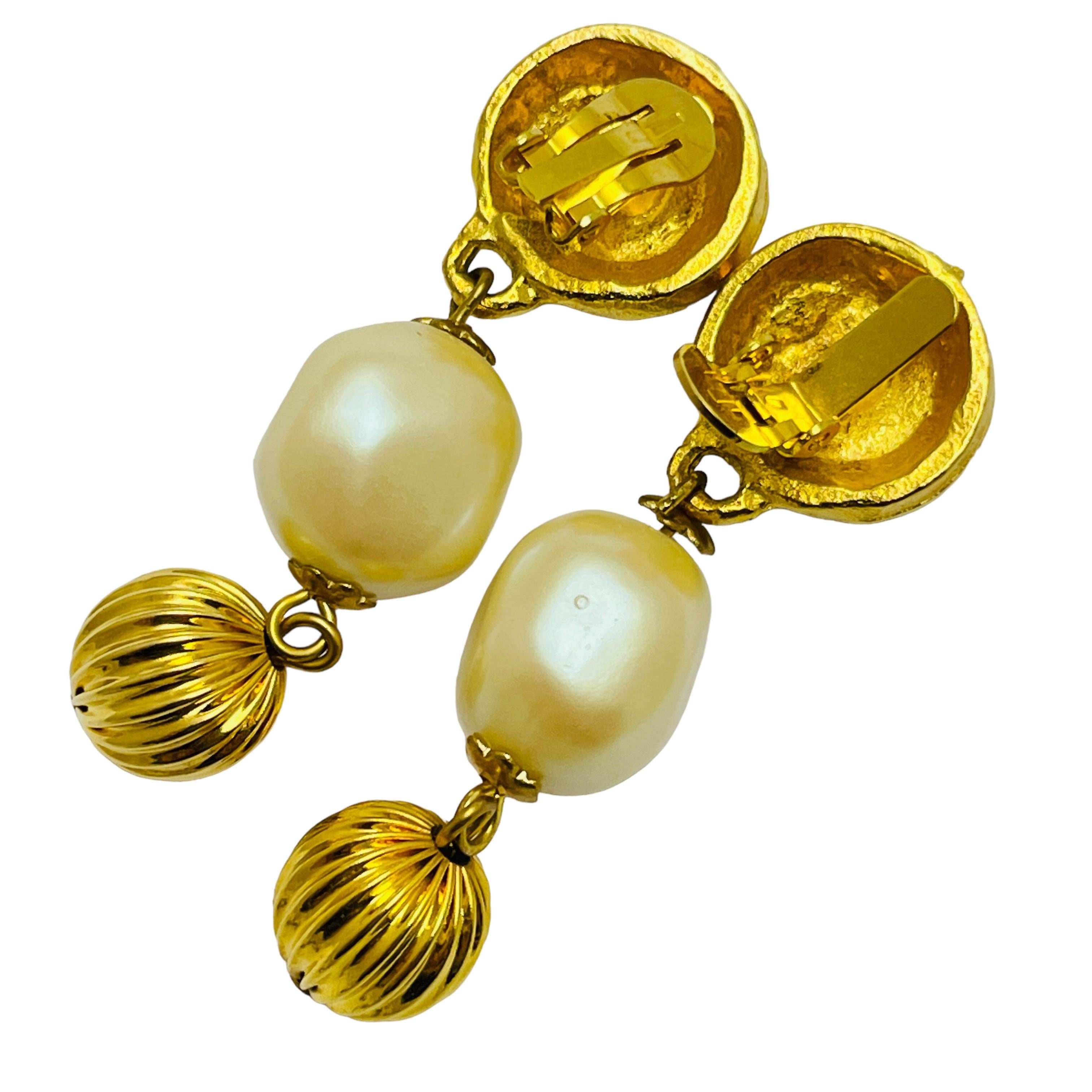 Orecchini a clip di design con perle d'oro d'epoca In condizioni buone in vendita a Palos Hills, IL