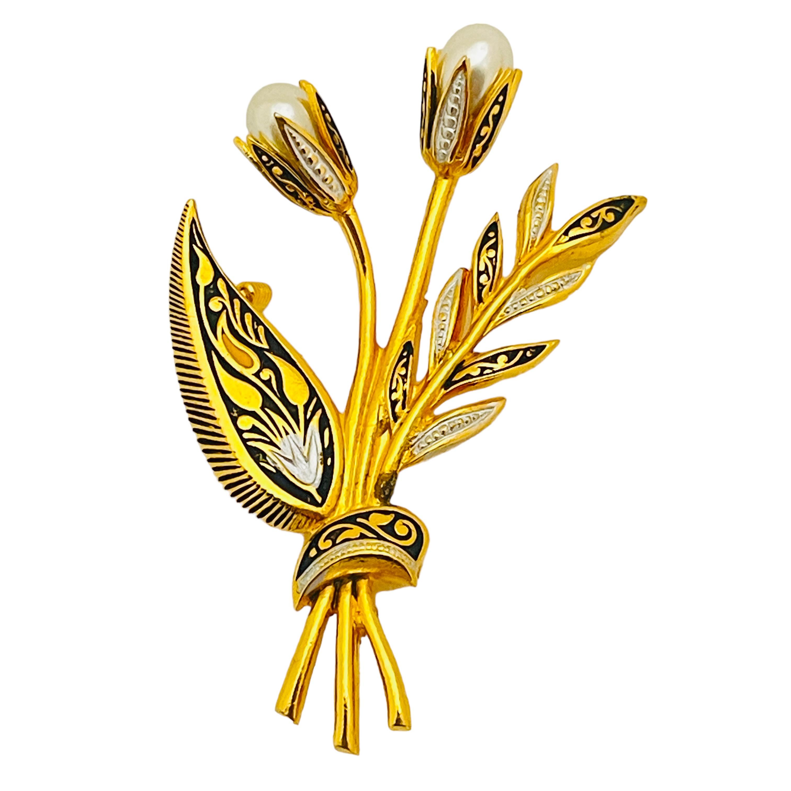 Vintage gold pearl enamel flower designer brooch  In Excellent Condition For Sale In Palos Hills, IL