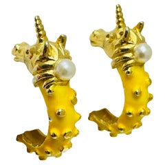 Boucles d'oreilles clip vintage en or, perles et émail, licorne design