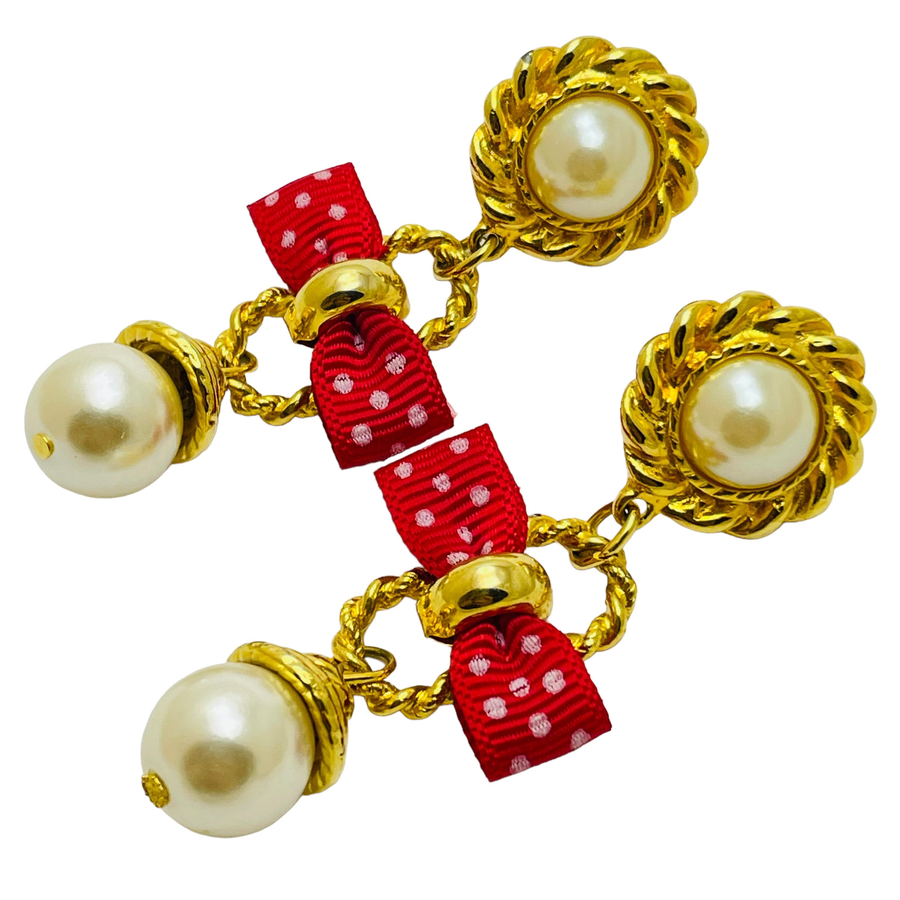 Women's Vintage gold pearl red bow designer runway dangle earrings For Sale