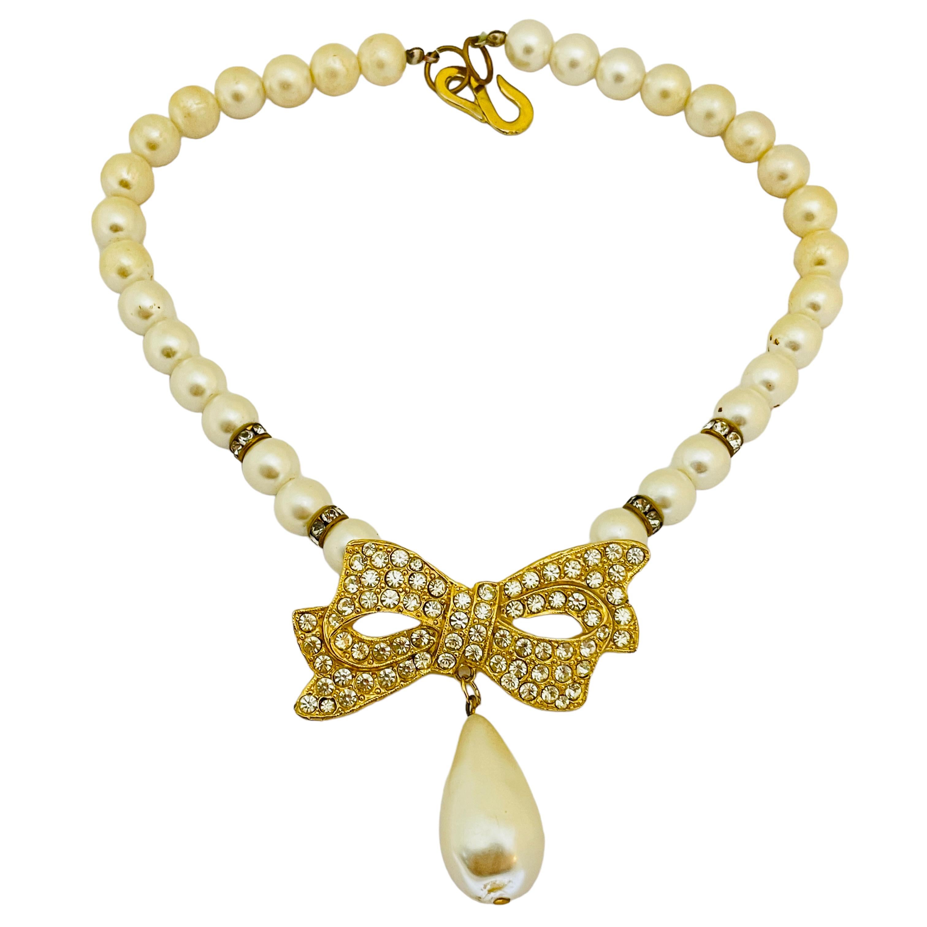 Vintage gold pearl rhinestone bow beaded designer runway necklace For Sale