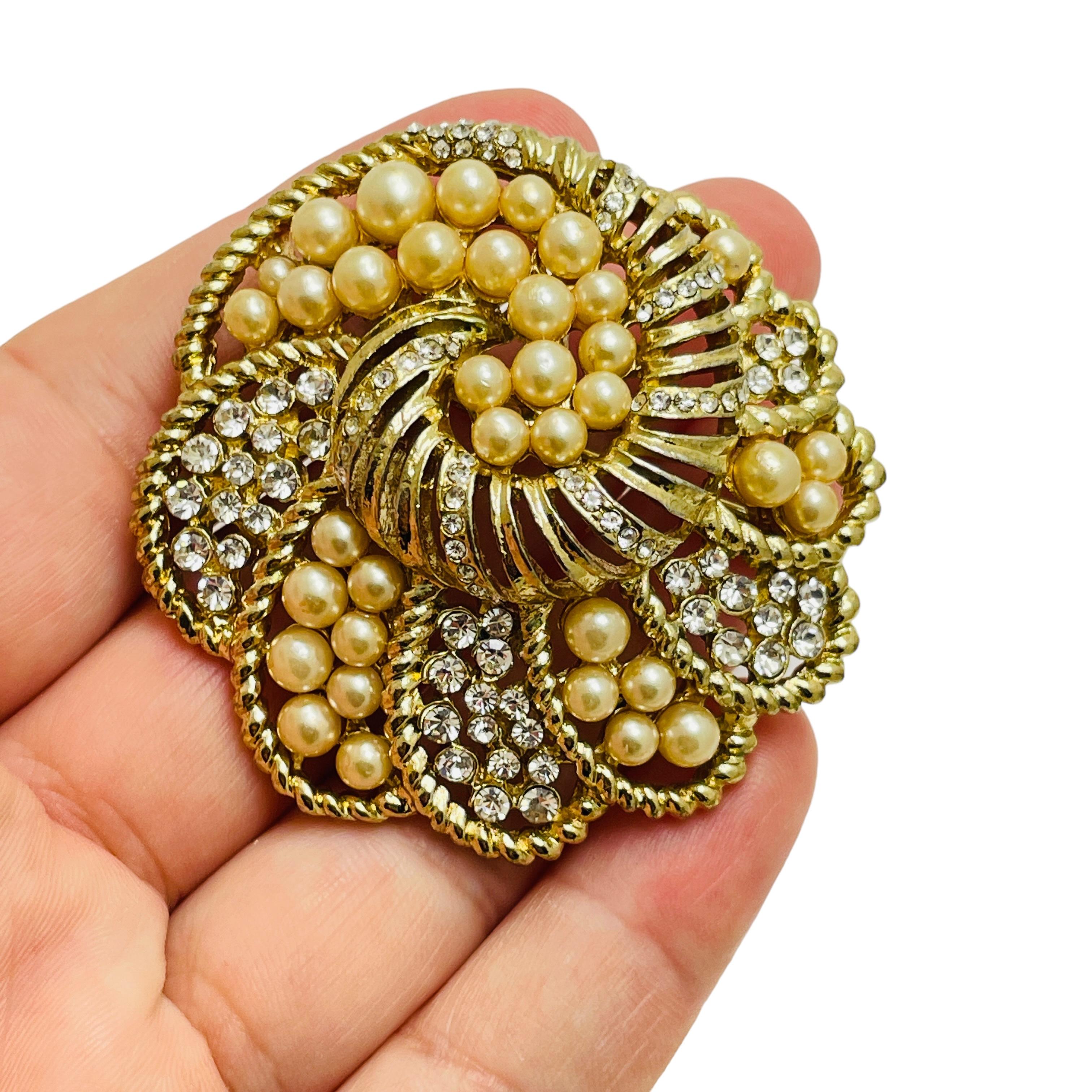 Women's Vintage gold pearl rhinestone designer brooch For Sale