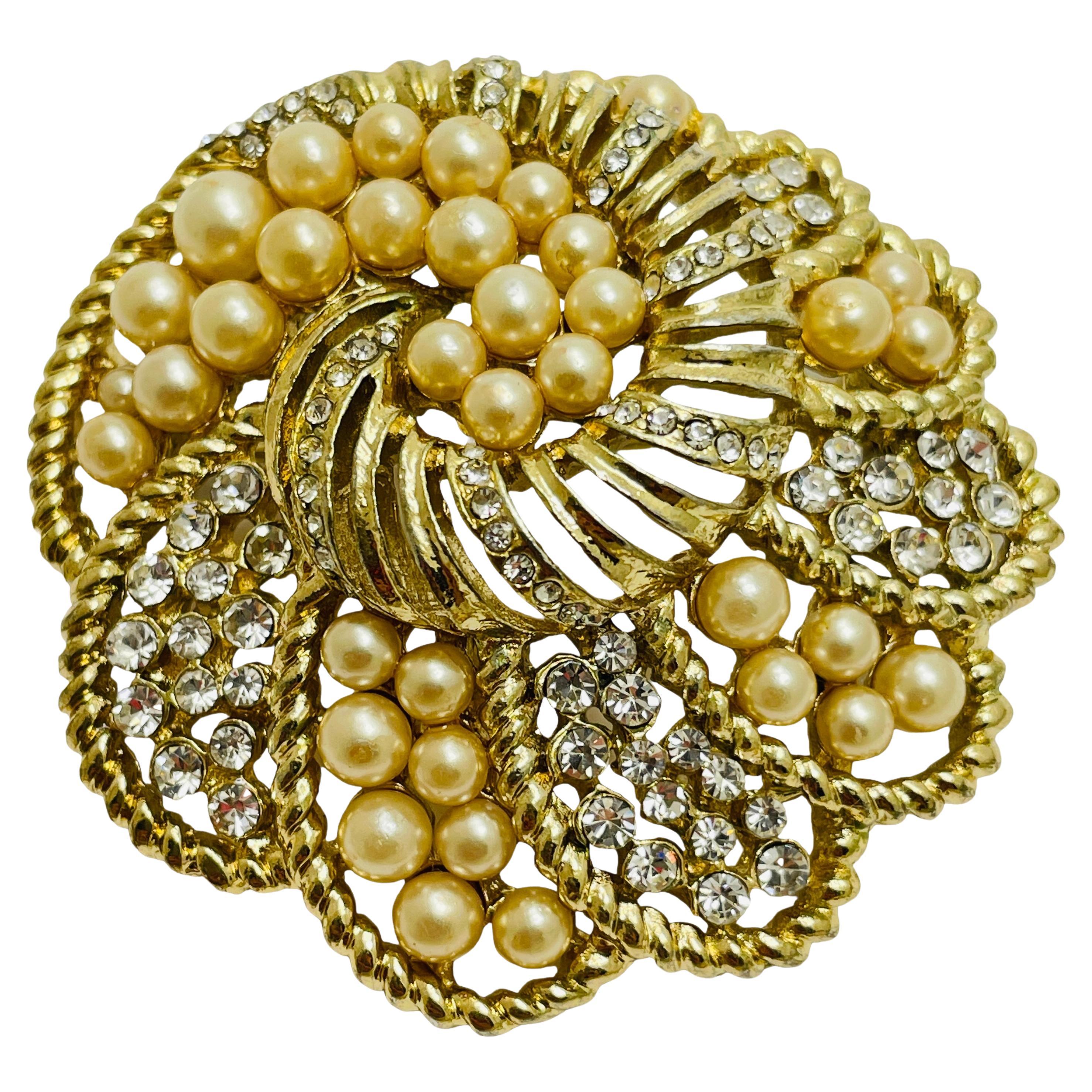 Vintage gold pearl rhinestone designer brooch For Sale