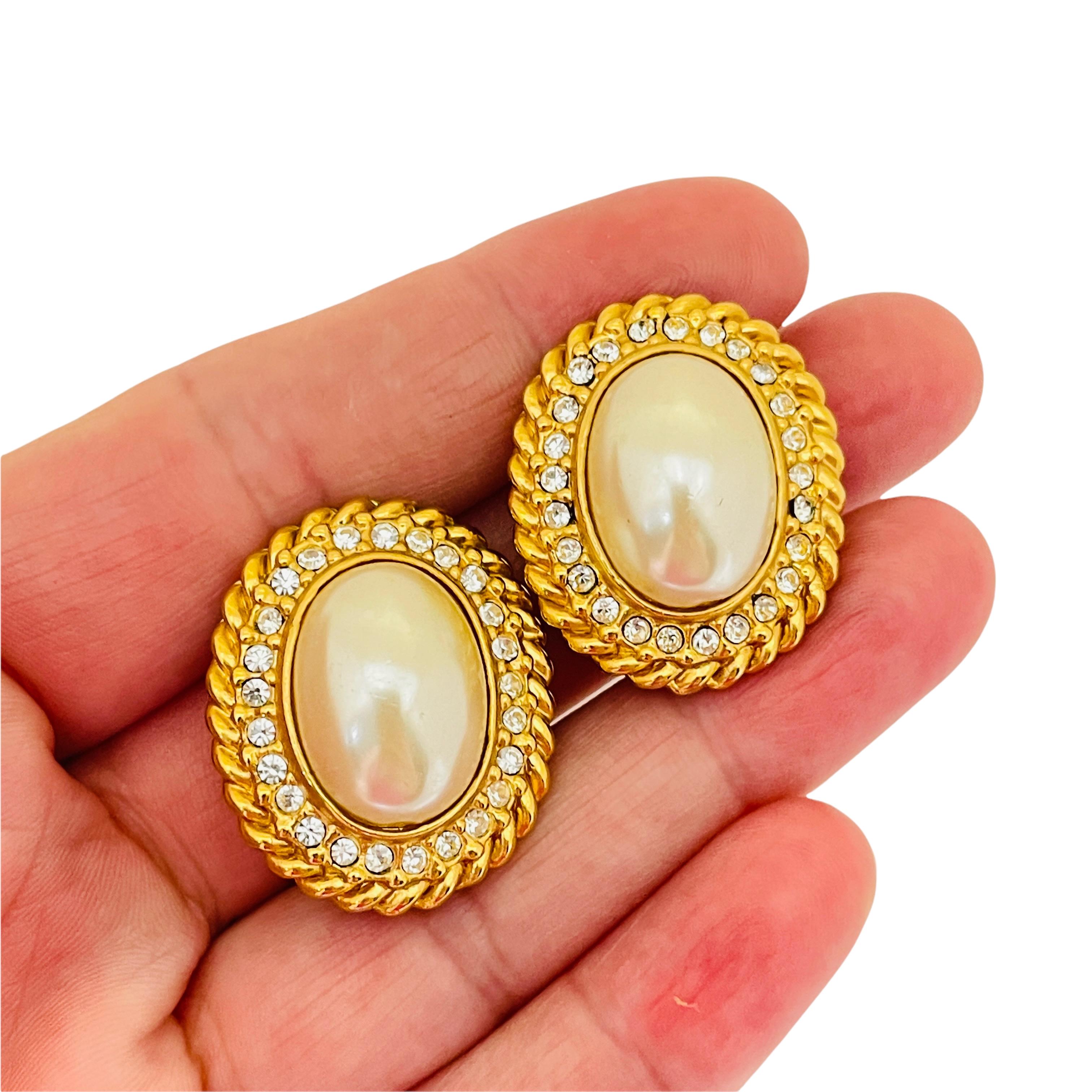 Women's Vintage gold pearl rhinestone rope chain designer runway clip on earrings For Sale