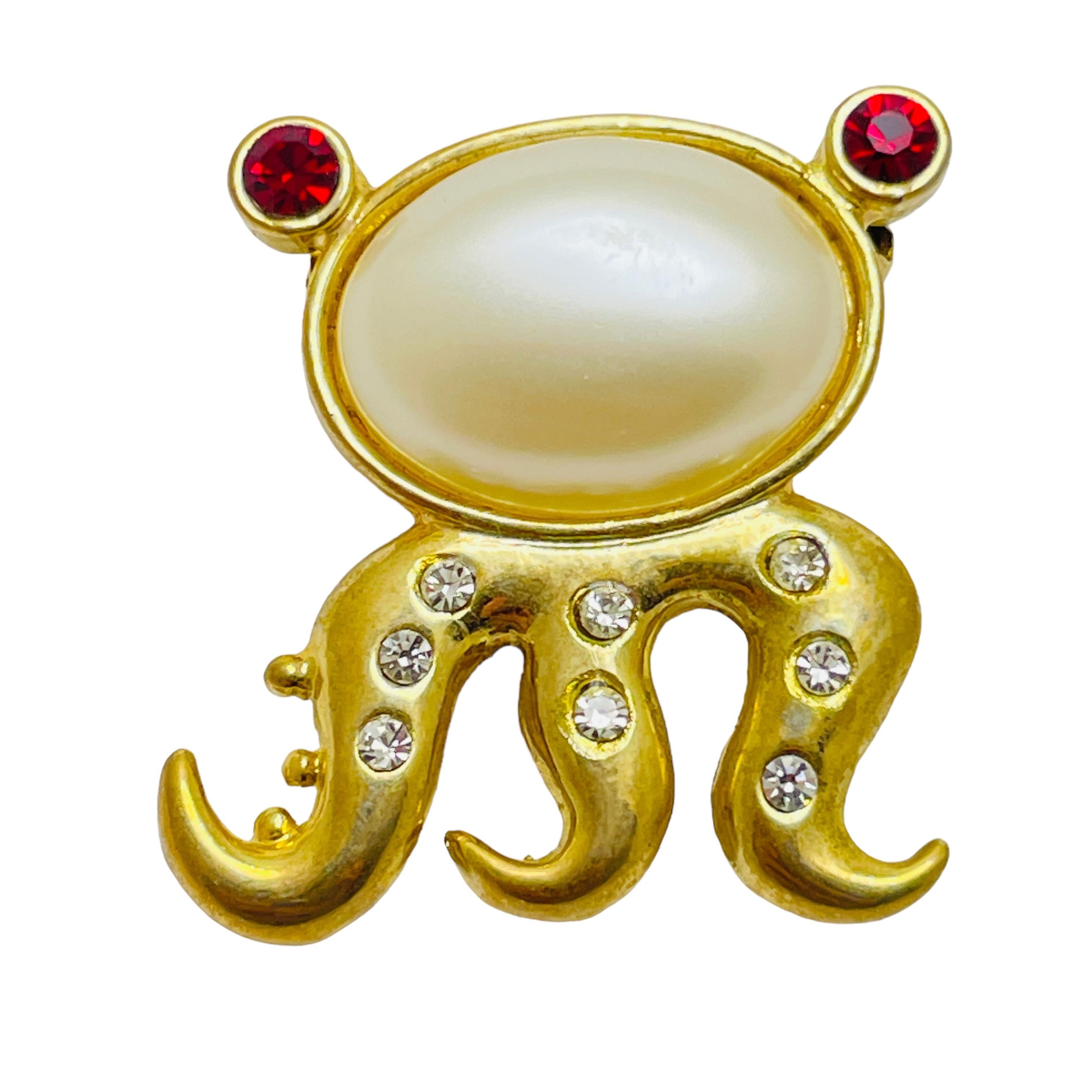 Women's Vintage gold pearl rhinestone small octopus designer brooch For Sale