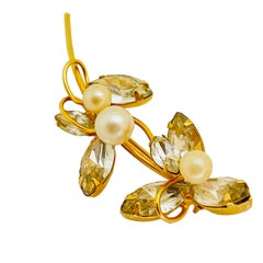 Vintage gold pearl rhinestones flower designer brooch