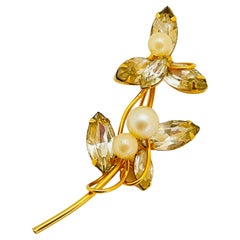 Vintage gold pearl rhinestones flower designer brooch