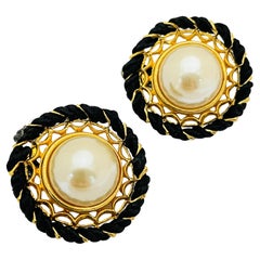 Designer-Laufsteg-Ohrclips aus Gold mit Perlenschnürung