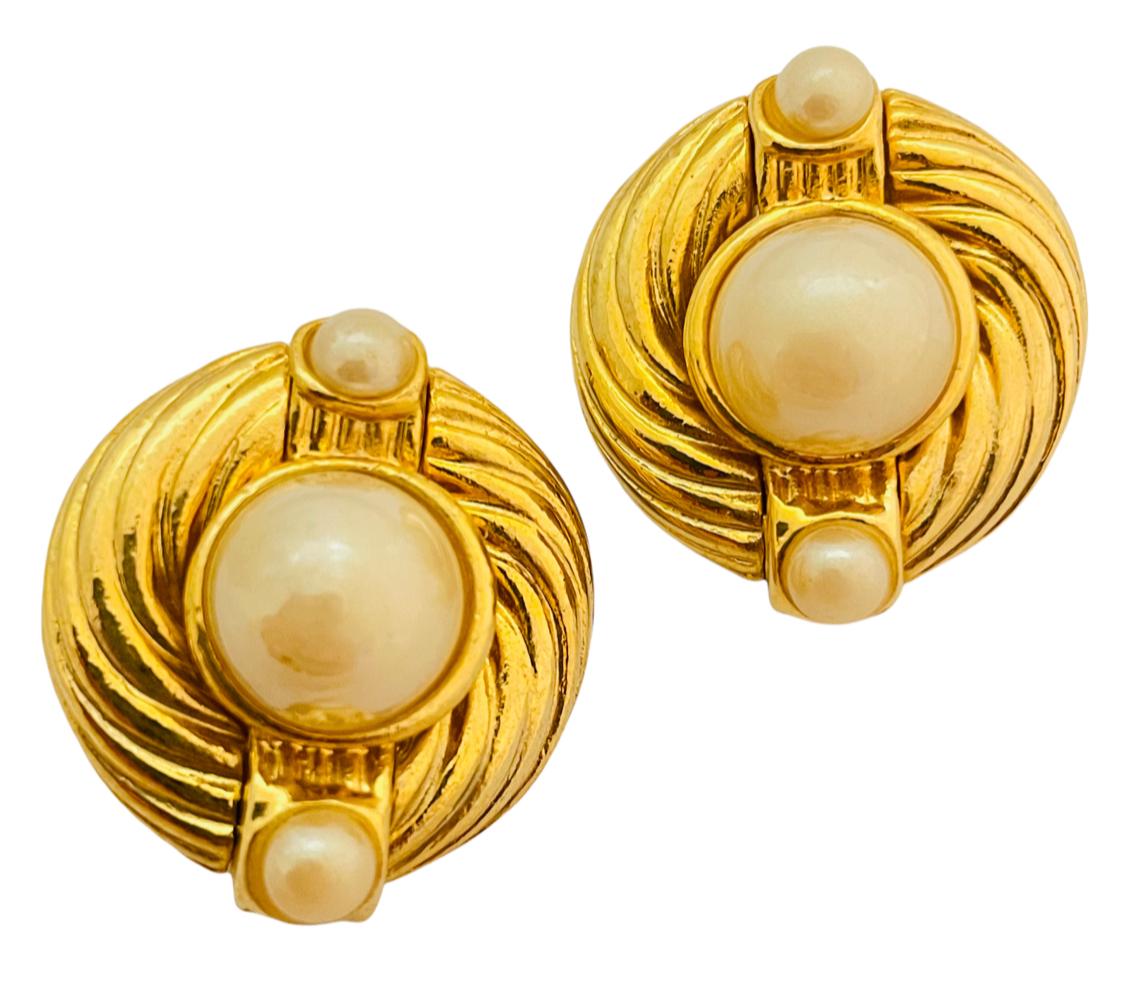 Women's Vintage gold pearl twisted cable runway earrings For Sale