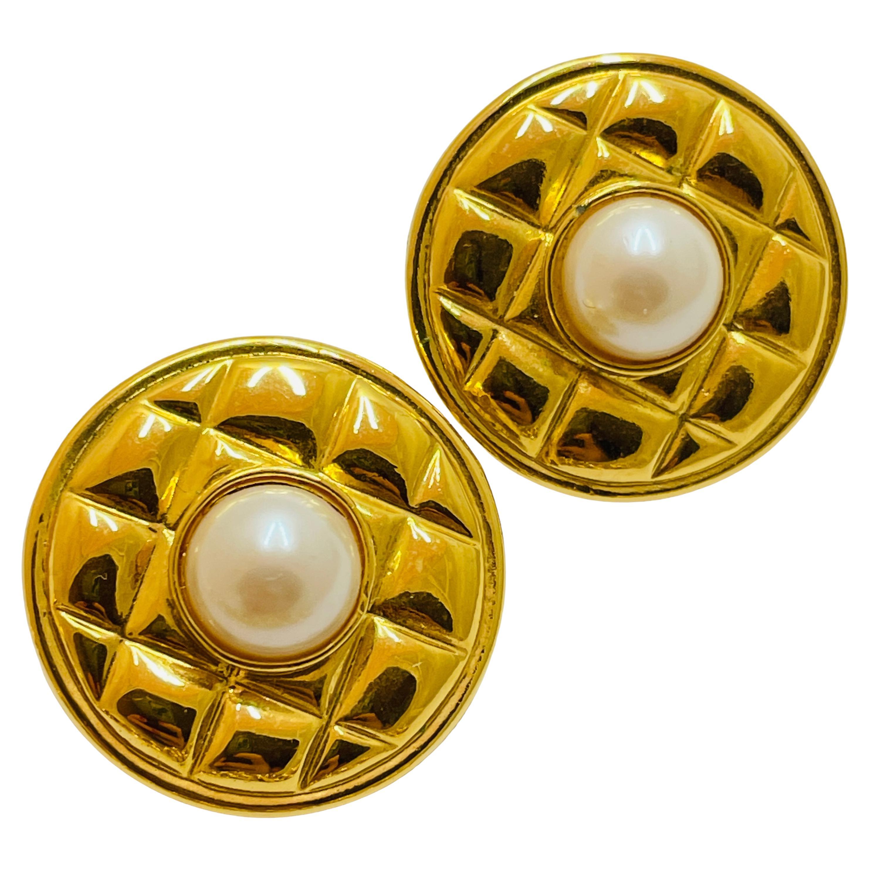 Vintage gold pearl clip on earrings For Sale
