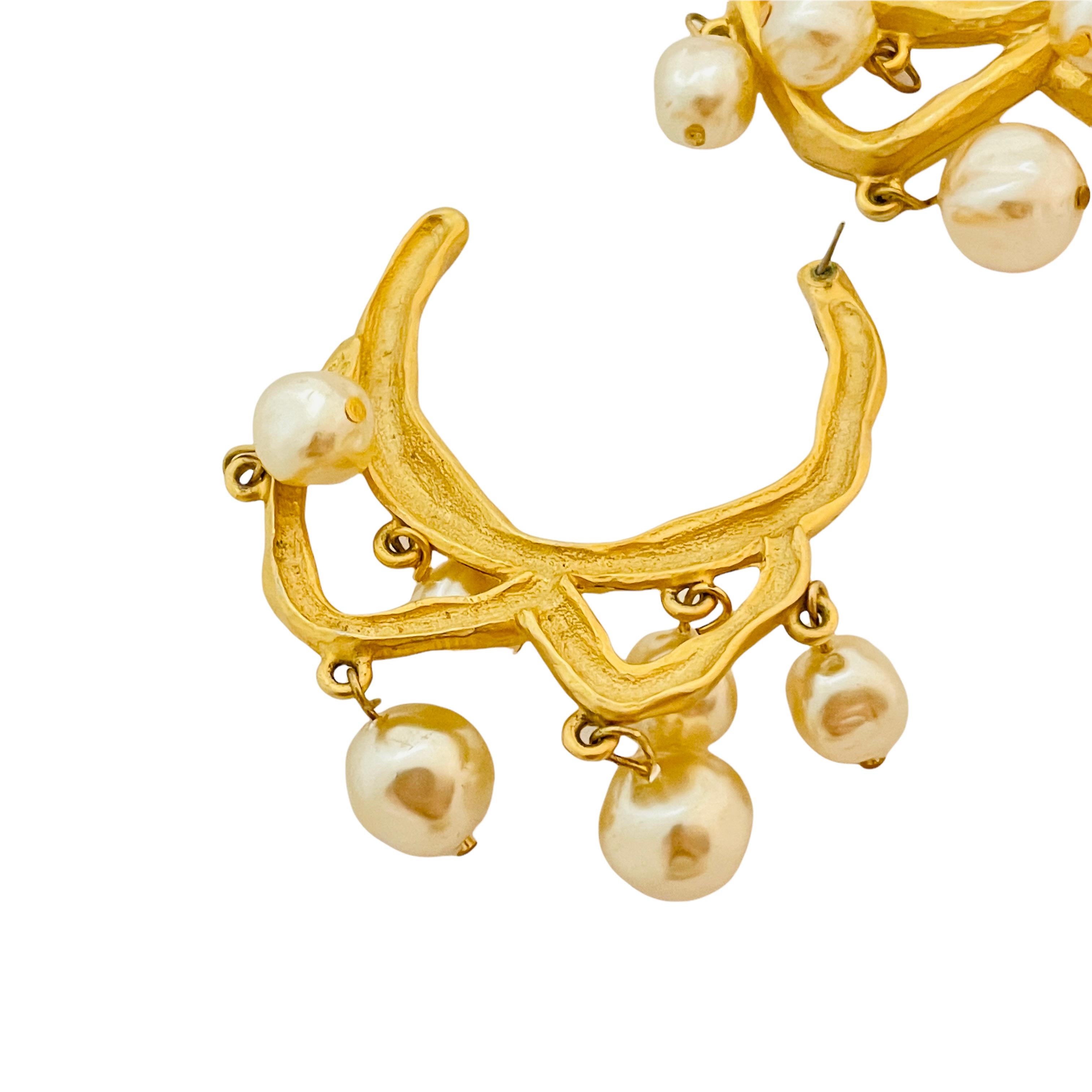 Vintage gold pearls dangle chandelier hoop designer runway earrings In Good Condition For Sale In Palos Hills, IL