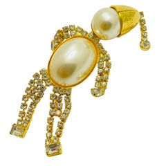Vintage gold pearls rhinestones figural designer brooch
