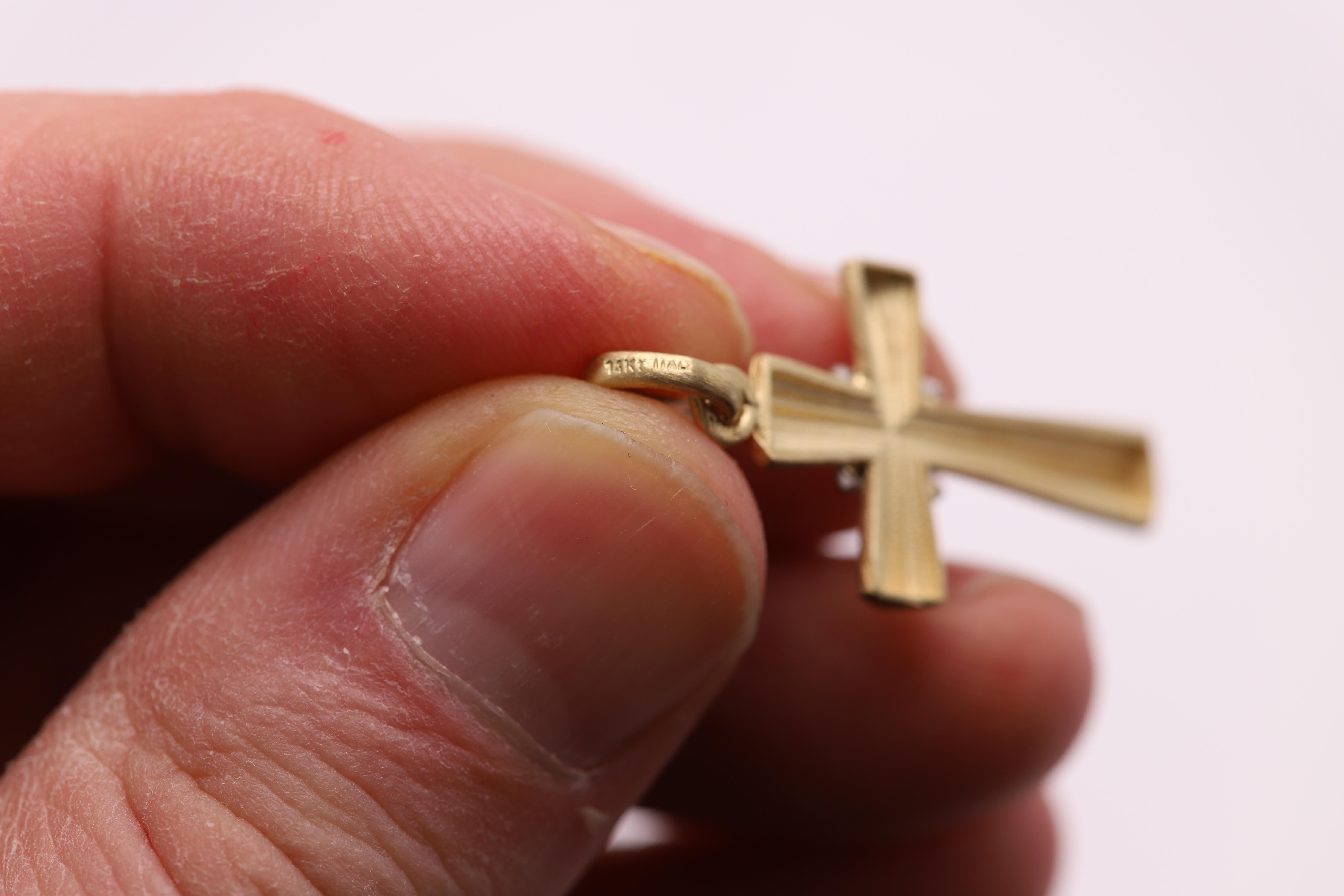 Cross Pendant
Somewhat vintage about 20 years old - new, never used
Set in 14k yellow gold 2.0 grams - brushed finish (solid gold)
Approx size 25 mm high ( 1' inch)
0.06 carat Diamonds
Hand Made in Italy  
Gift box included
Chain not