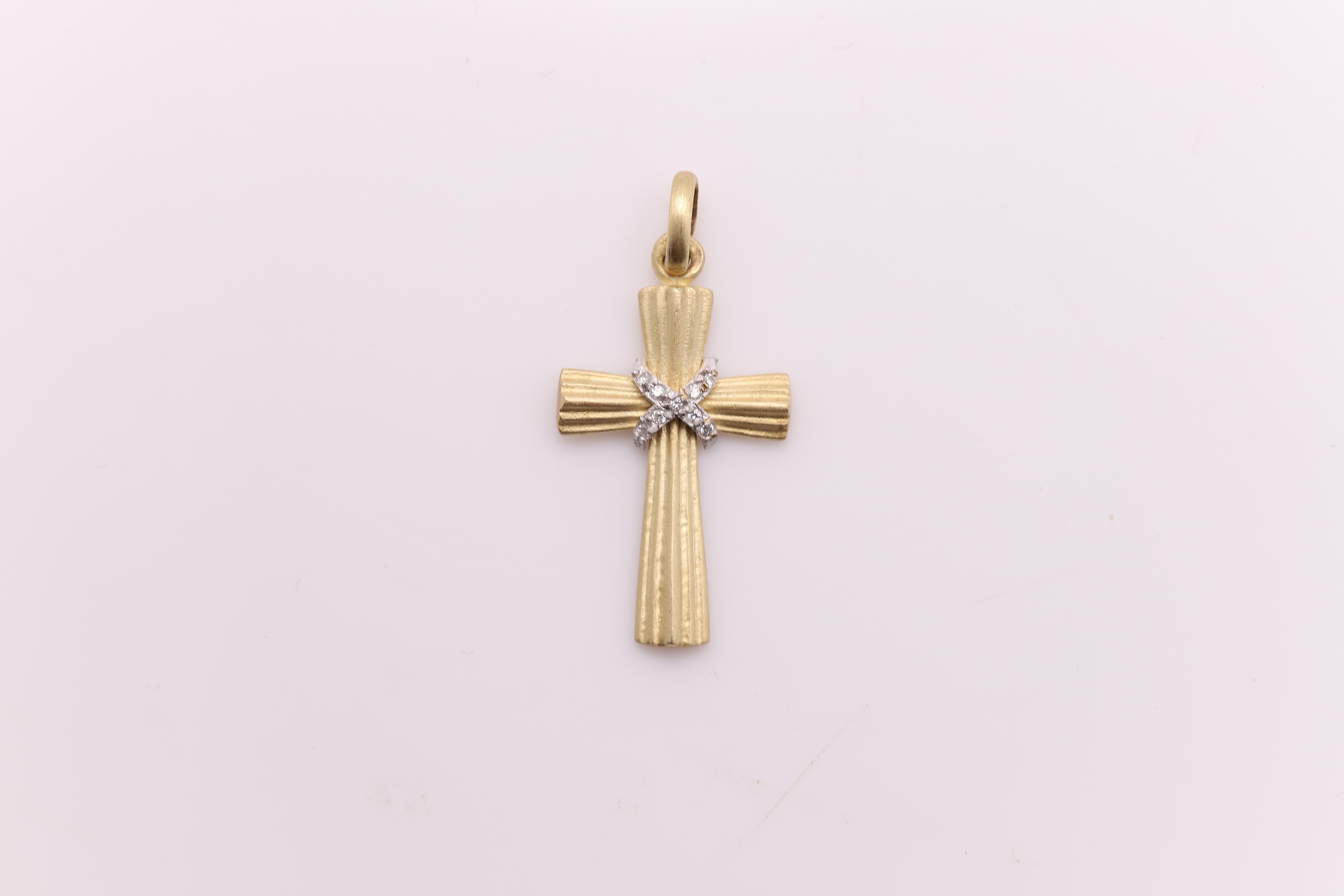 Vintage Gold Pendant Cross 14 Karat Yellow Gold Diamond Cross 3