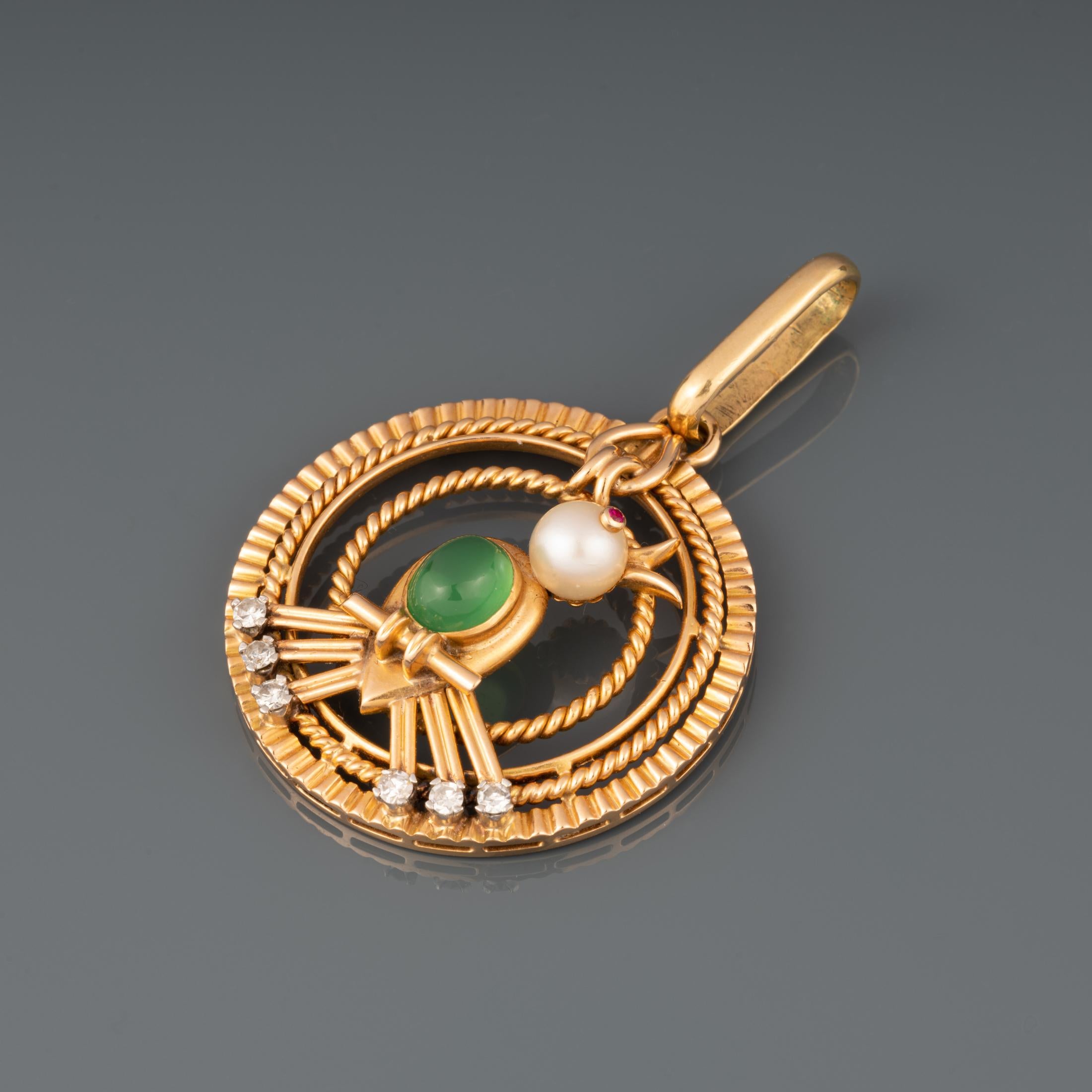 Vintage Gold Pendant For Sale at 1stDibs