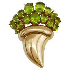 Retro Gold Brooch with Peridot