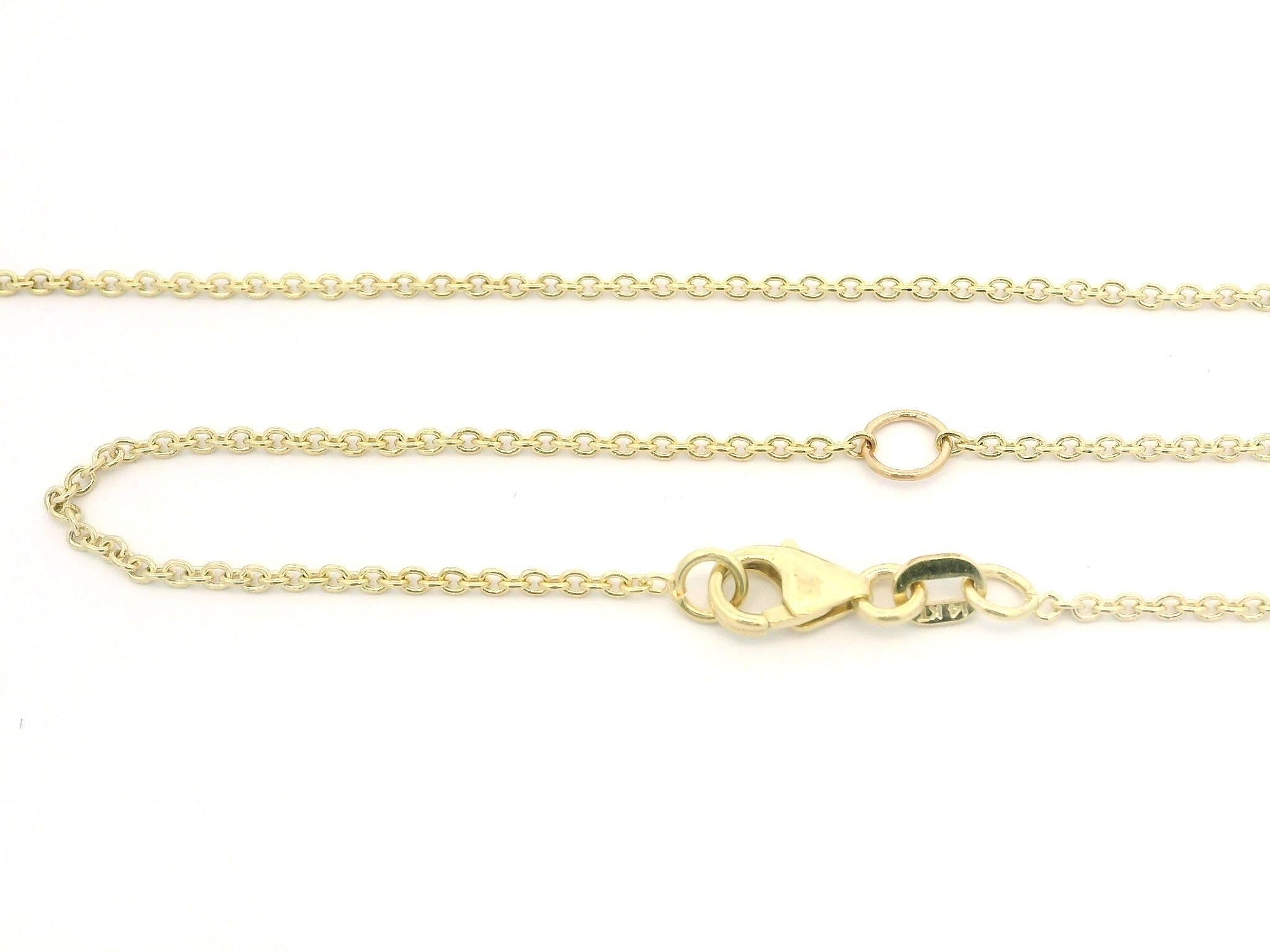 Collana con ciondolo in oro d'epoca con giada traforata e rubino al centro, con cornice testurizzata in vendita 5