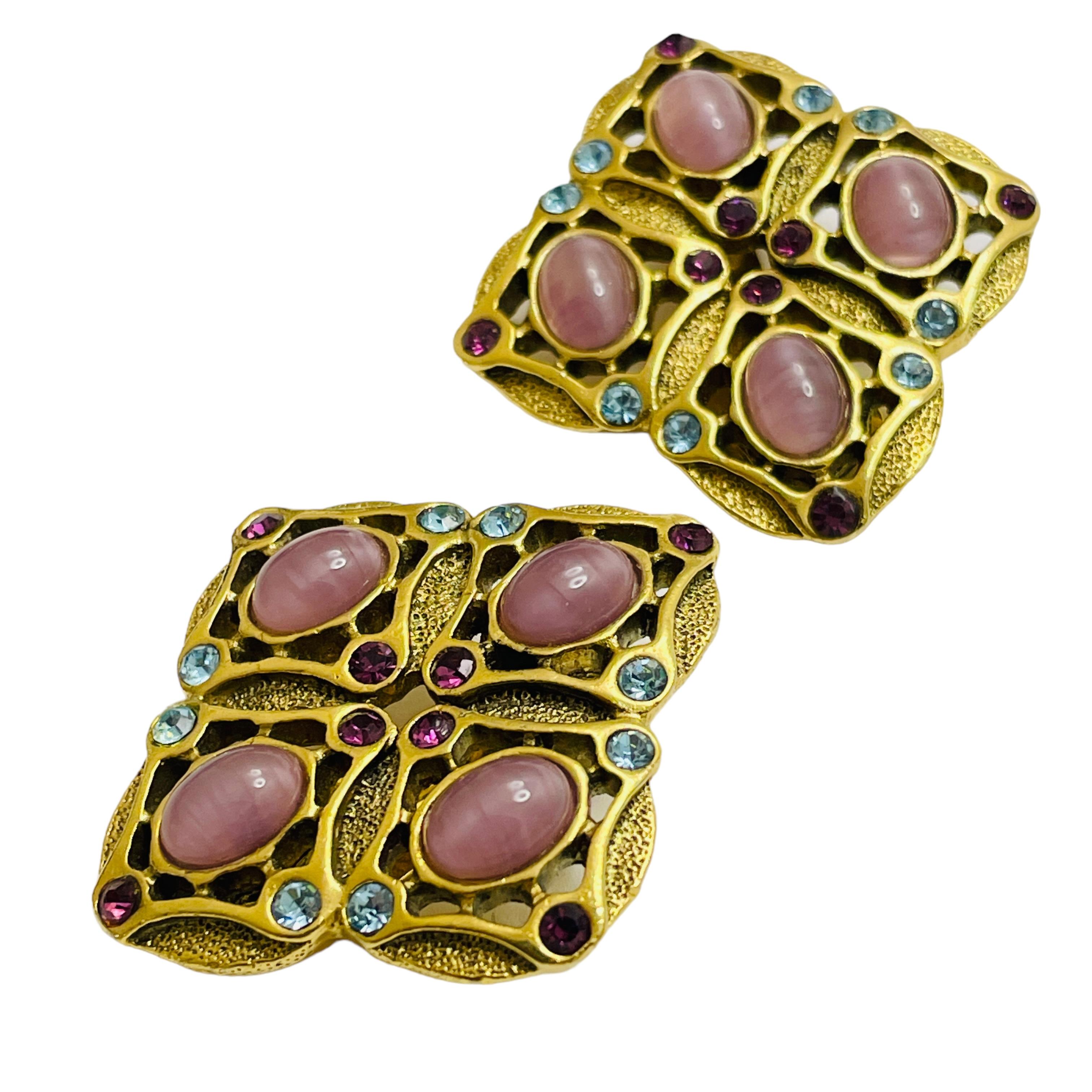 DETTAGLI

- senza segno

- tono oro con vetro

- orecchini vintage di design

MISURE  

- 

CONDIZIONE

-  ottime condizioni vintage con minimi segni di usura 

 Sku 44

❤️❤️  GIOIELLI VINTAGE DI DESIGN ❤️❤️

❤️❤️  LA BOUTIQUE DI ALEXANDER  ❤️❤️