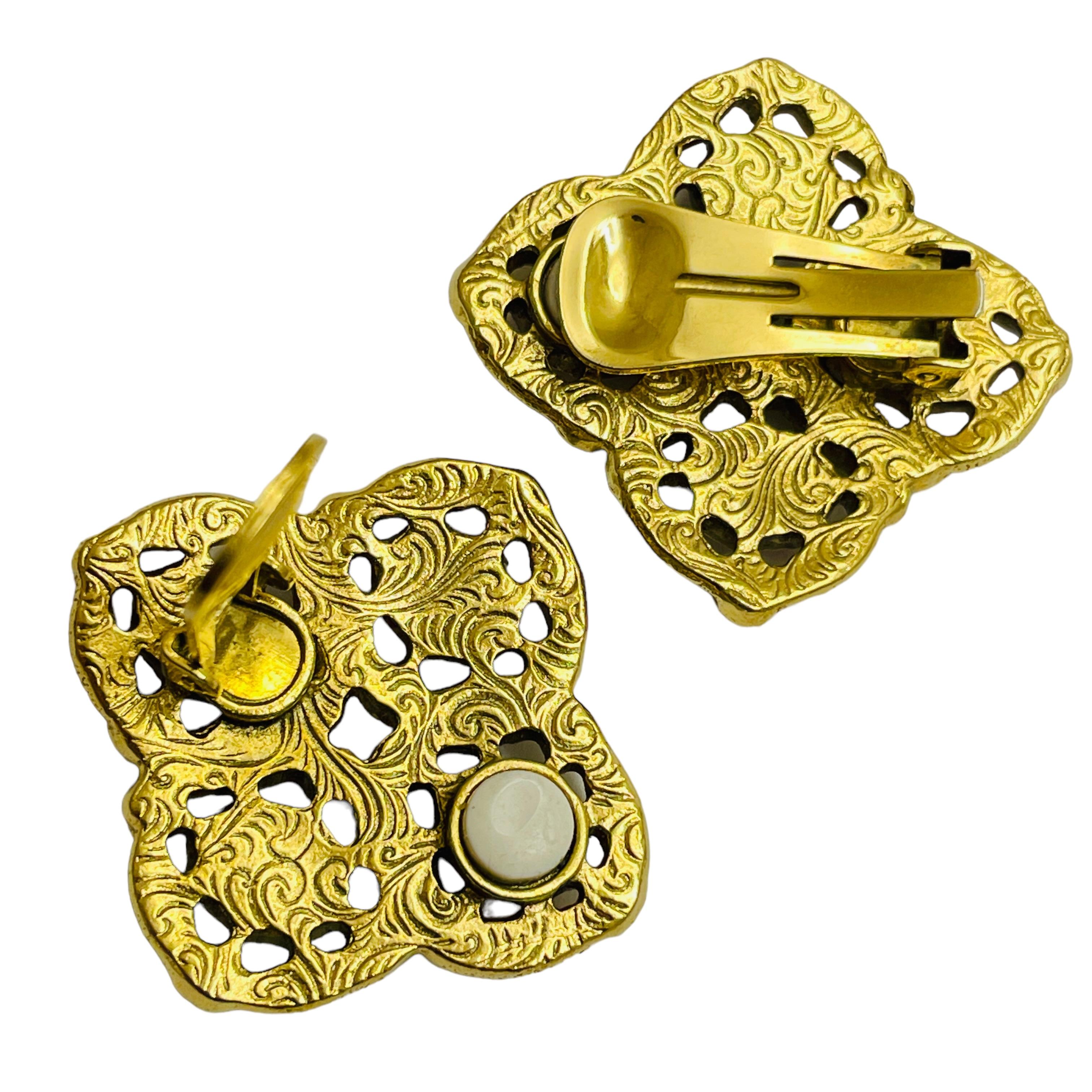 Orecchini a clip a forma di croce maltese in oro rosa e blu d'epoca In condizioni buone in vendita a Palos Hills, IL