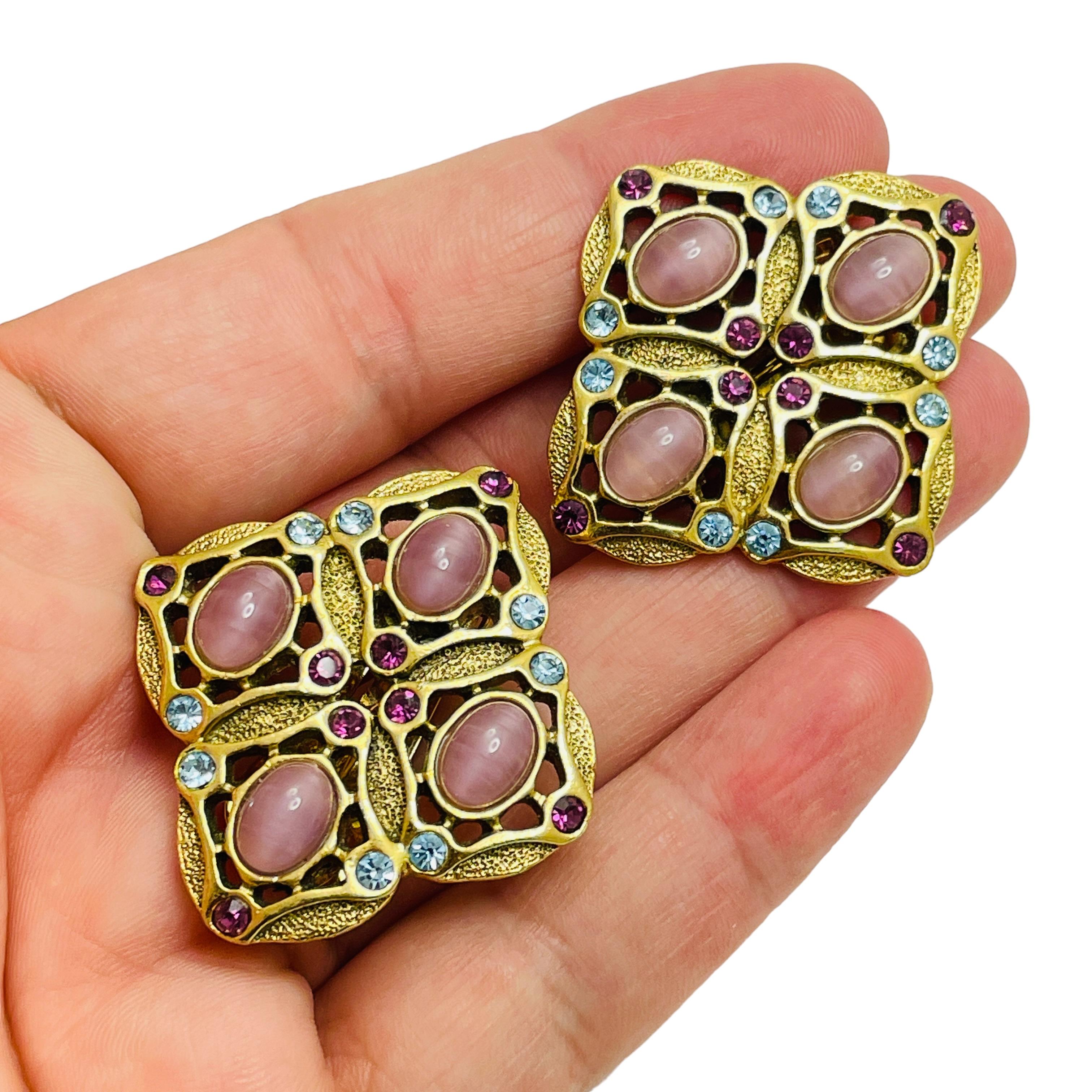 Donna Orecchini a clip a forma di croce maltese in oro rosa e blu d'epoca in vendita