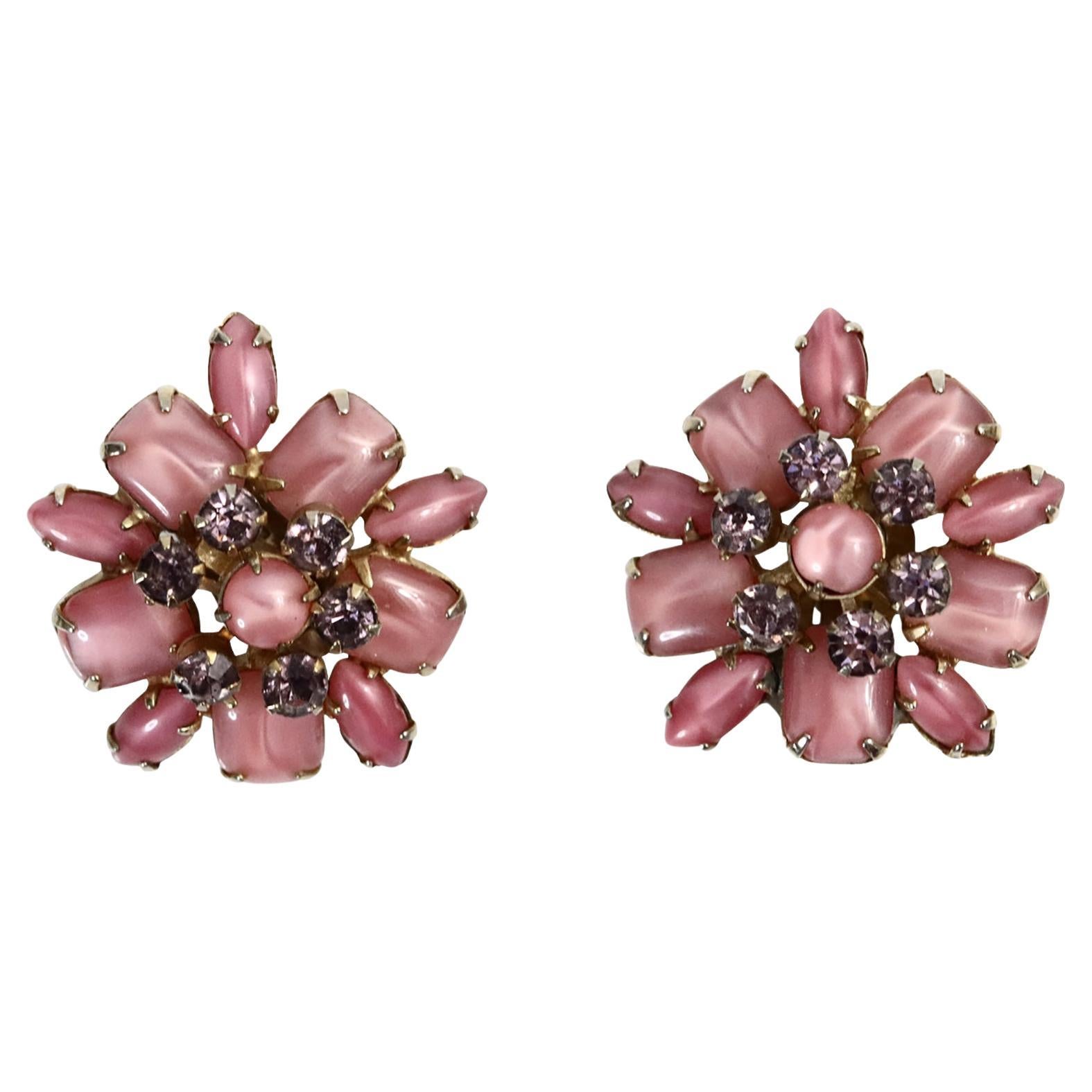 Boucles d'oreilles or vintage pierres opalescentes roses avec diamants gris Circa 1960s