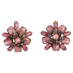 Boucles d'oreilles or vintage pierres opalescentes roses avec diamants gris Circa 1960s