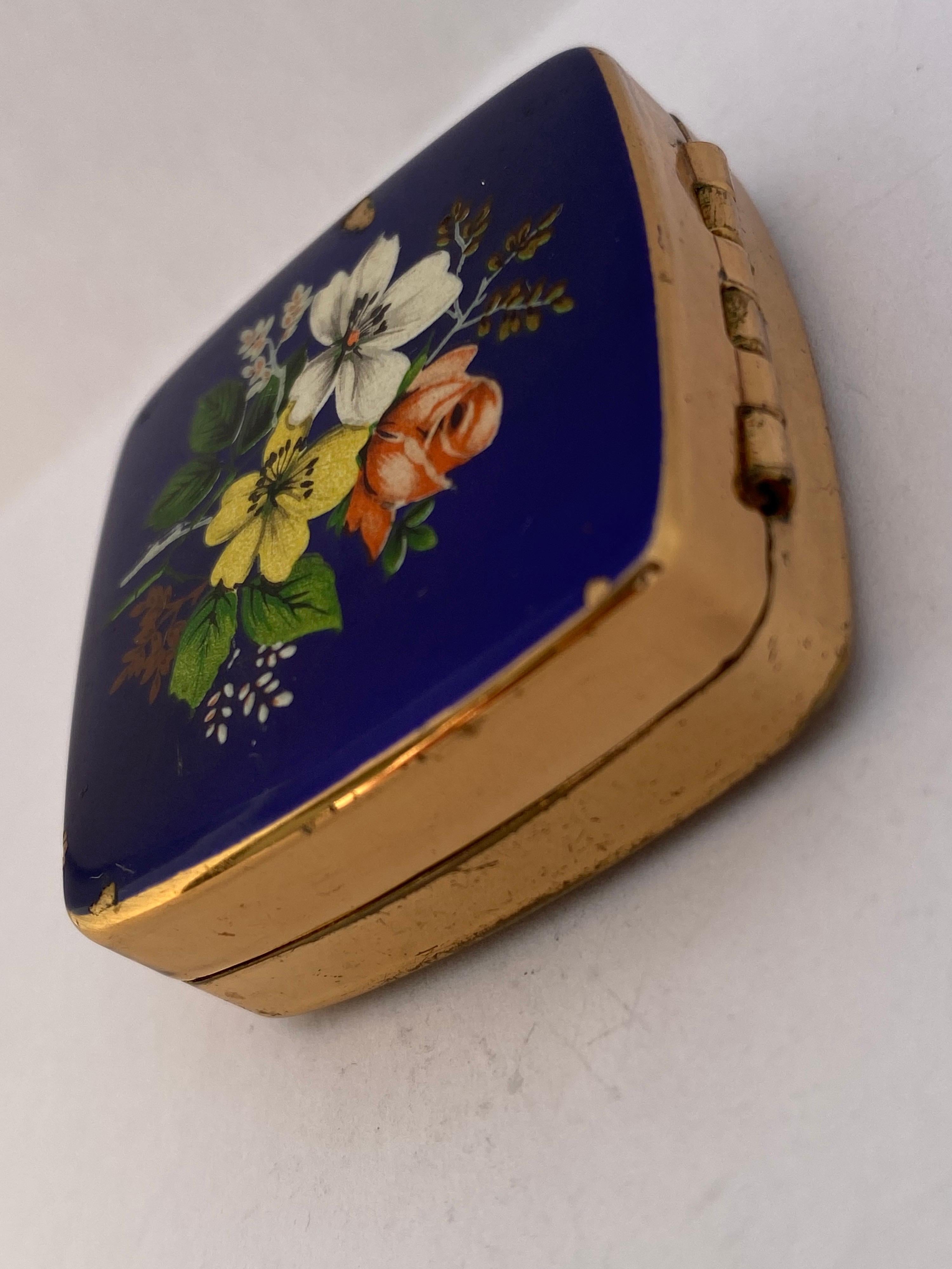 Vintage Gold Plated and Enamel Pill Box For Sale 3