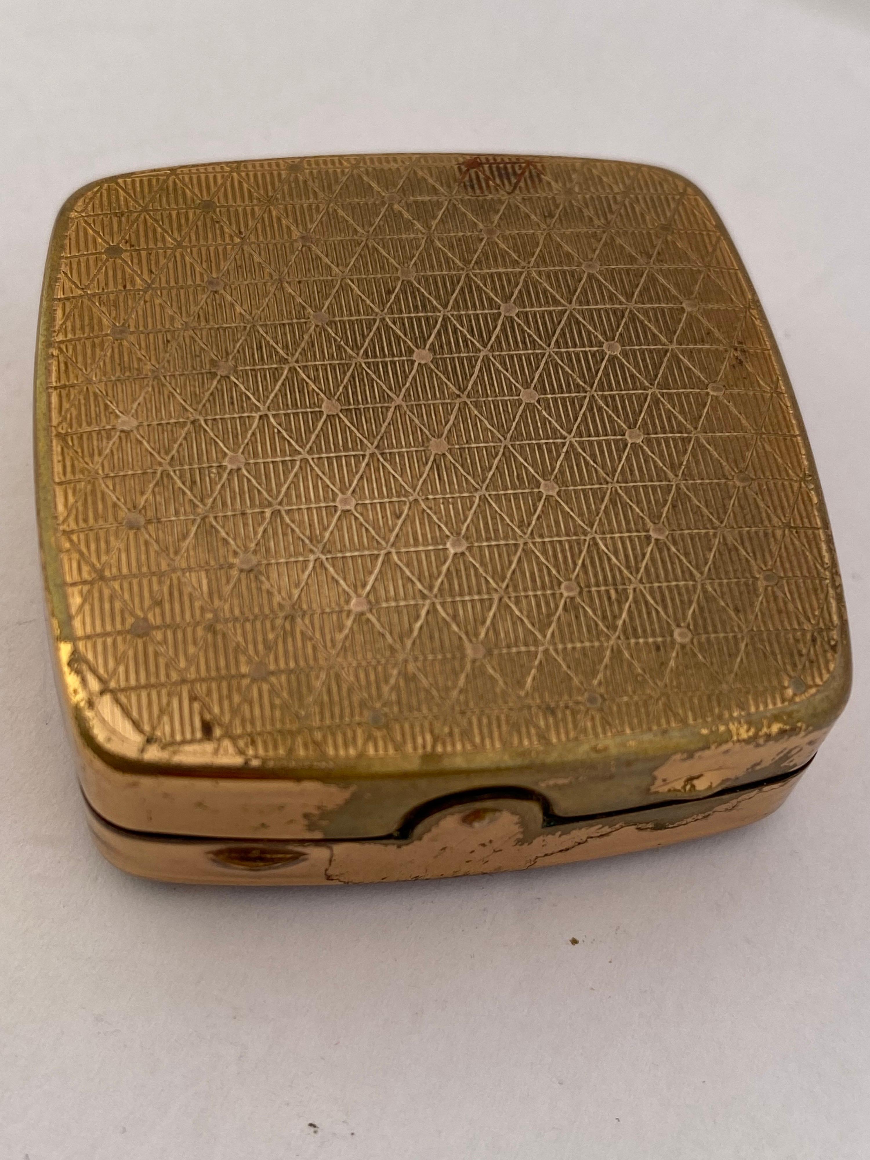 Vintage Gold Plated and Enamel Pill Box For Sale 4