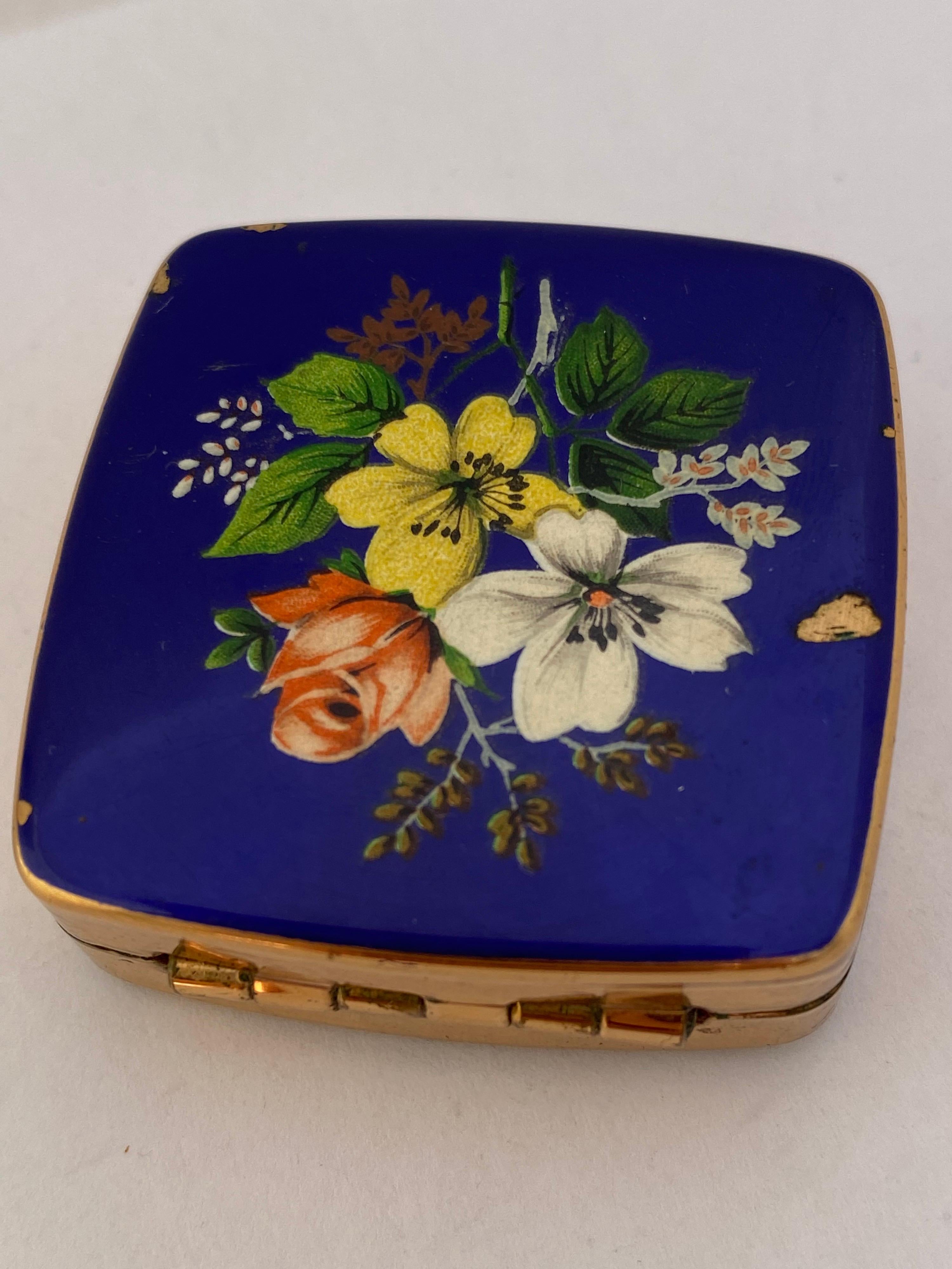 Vintage Gold Plated and Enamel Pill Box For Sale 5