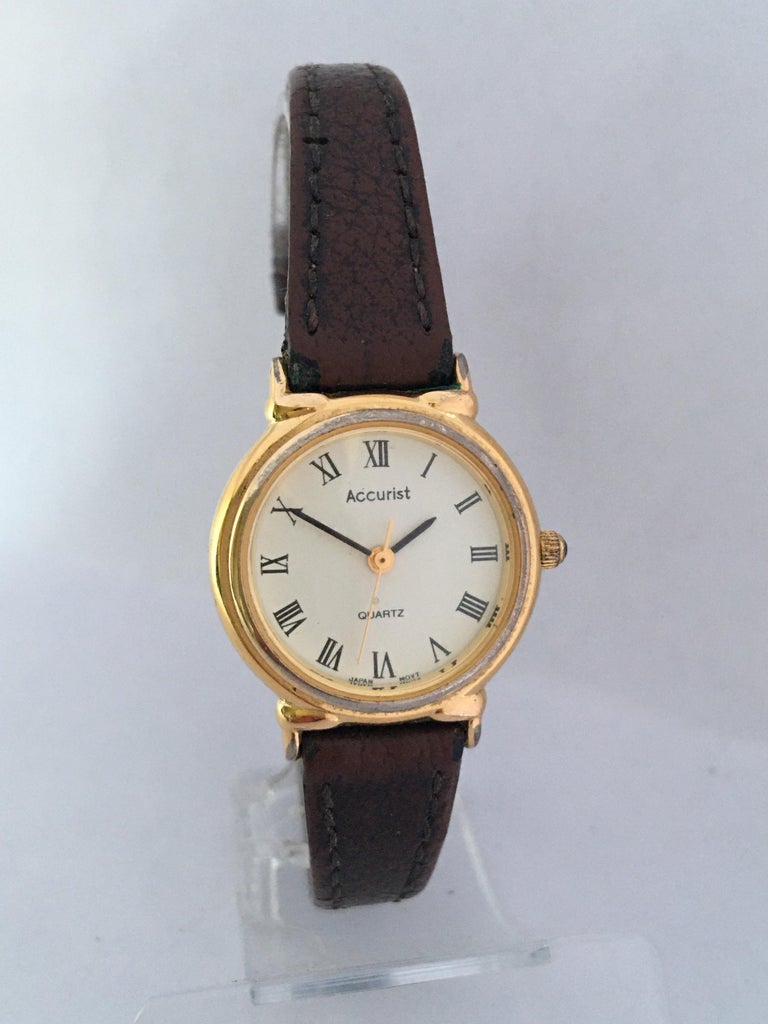 Vintage Gold-Plated and Stainless Steel Back Accurist Quartz Ladies Watch For Sale 7