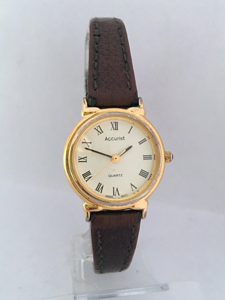 Vintage Gold-Plated and Stainless Steel Back Accurist Quartz Ladies Watch For Sale 8