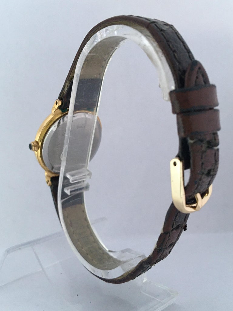 Vintage Gold-Plated and Stainless Steel Back Accurist Quartz Ladies Watch For Sale 1
