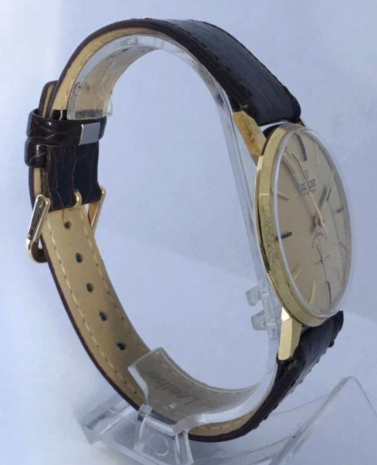 
Vintage Gold-Plated and Stainless Steel Swiss Mechanical Watch.


This beautiful 35mm diameter pre-owned hand winding (mechanical) watch is in good working condition and it is running well. Some tarnished on the back case as shown.


Please study