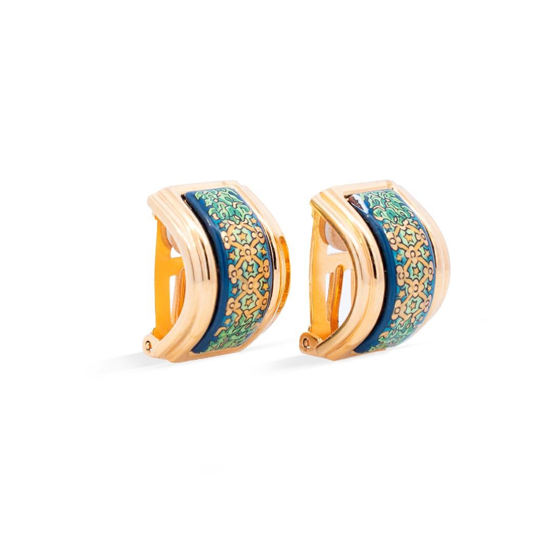 Brand: Hermès

Gender: Ladies

Length: 0.83 inches

Width: 14.45mm

Total Weight: 15.62

Vintage Hermès enamel earrings with silicone grip backs.

Pre-owned in Very Good condition. Item is Vintage and unpolished, might show minor signs of wear.