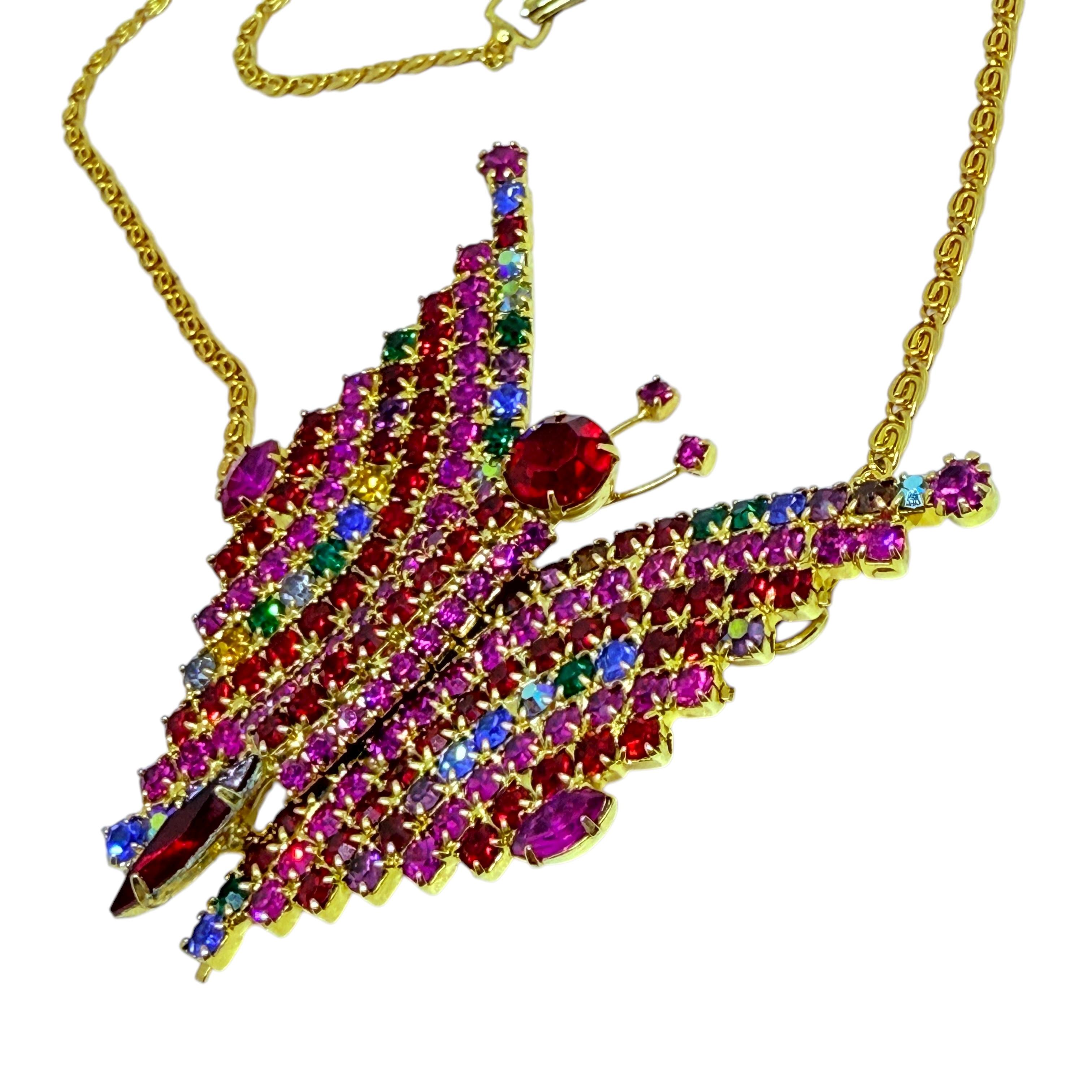 Vintage vergoldet helle Glassteine Schmetterlingshalskette im Zustand „Gut“ im Angebot in Palos Hills, IL