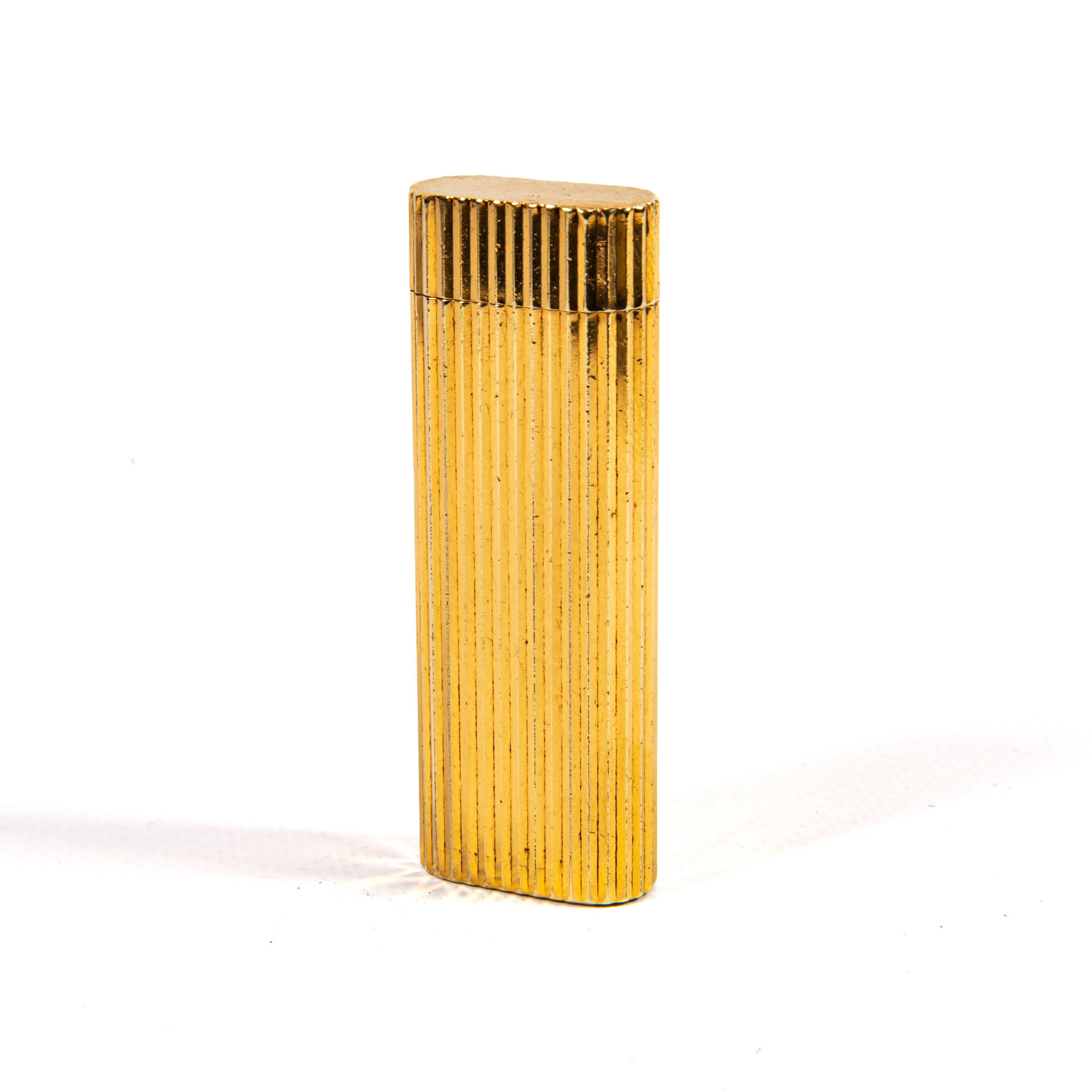 Cartier, nom synonyme d'élégance et de précision, fabrique des pièces d'exception depuis sa création en 1847. Ce briquet 