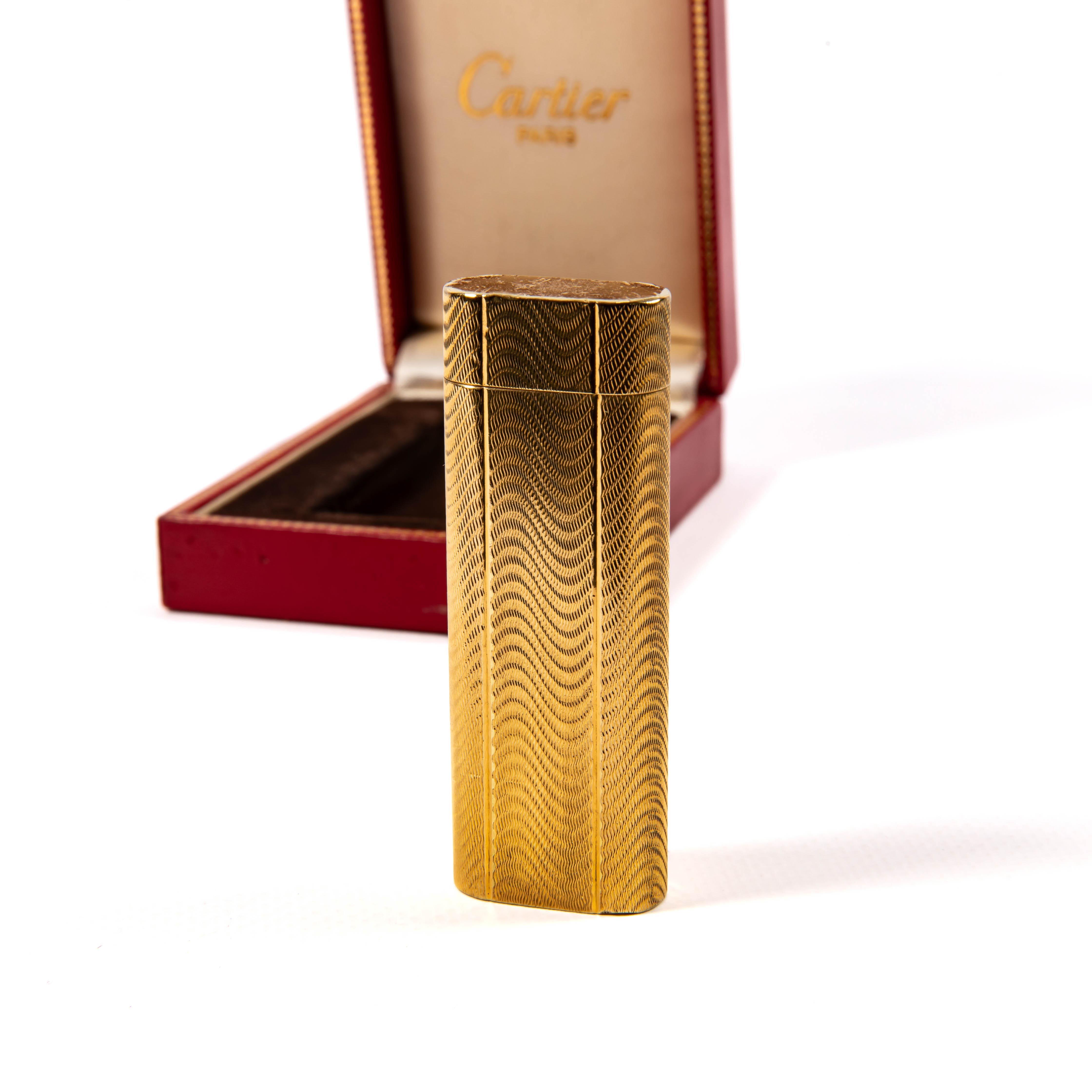 Vintage Vergoldet CARTIER Les Must Feuerzeug in Box 1970er im Zustand „Gut“ im Angebot in DELFT, NL