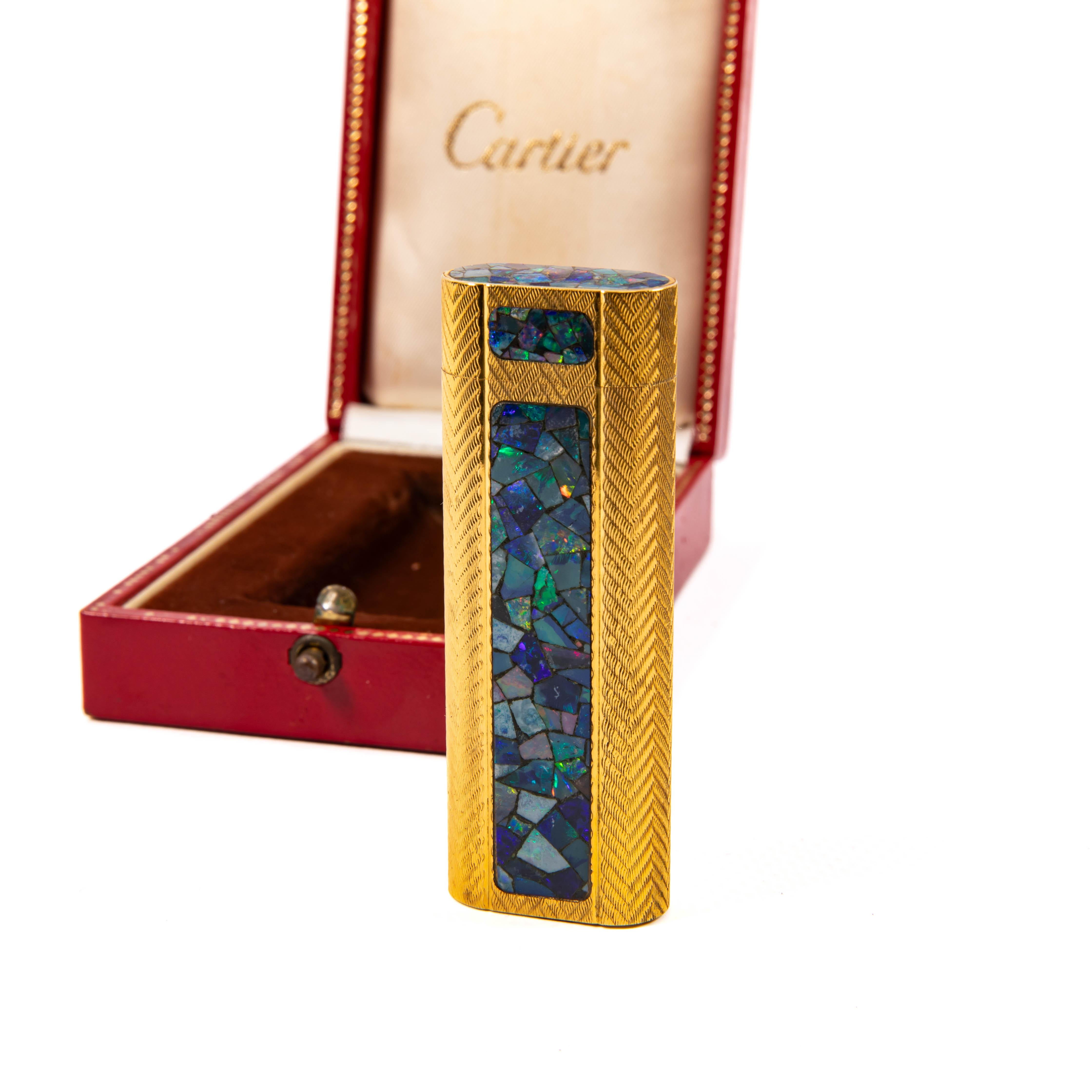 Non taillé Vintage Gold Plated CARTIER Les Must Opal Lighter in Box 1970 en vente