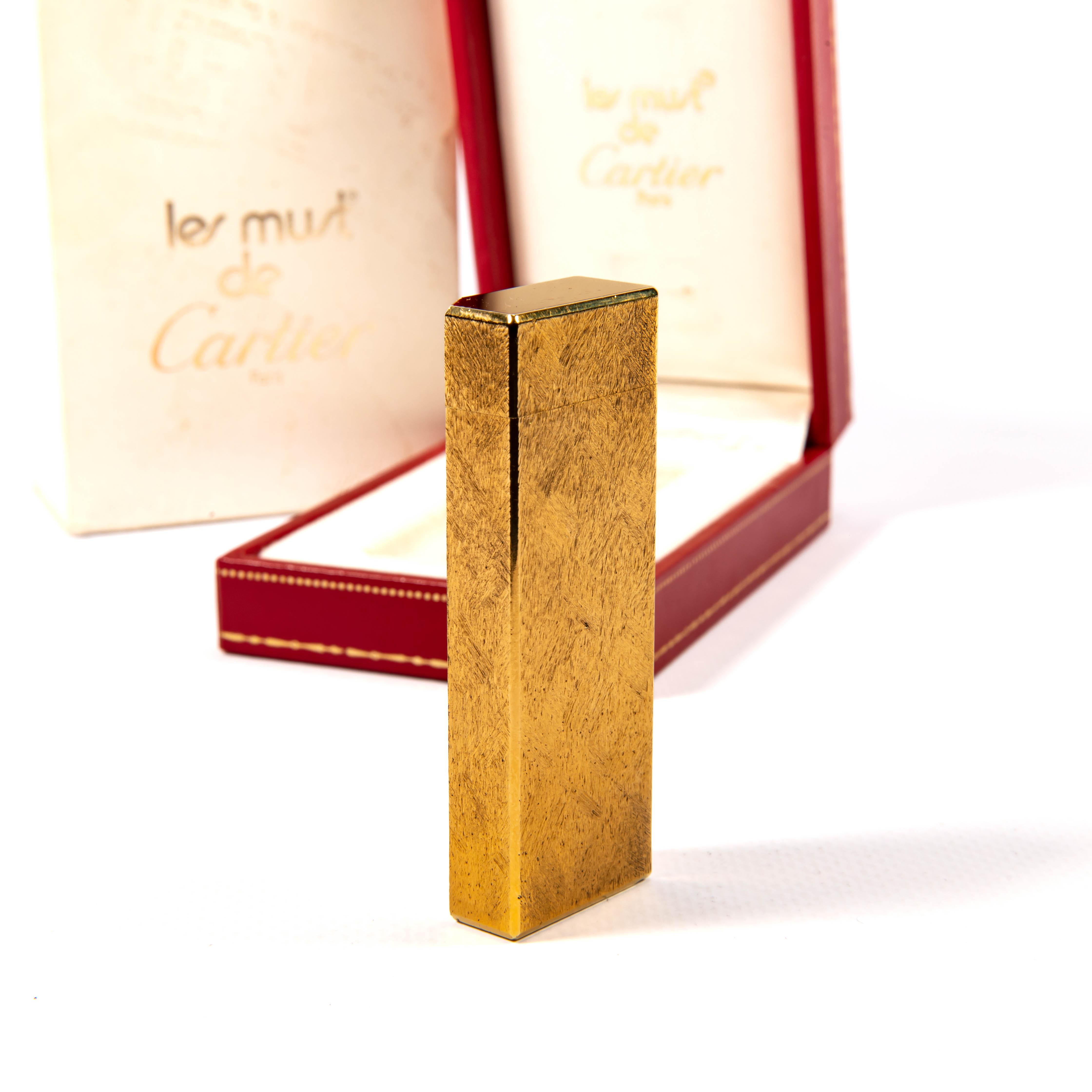 Vintage vergoldet CARTIER Pentagon Feuerzeug gebürstet in Box 1980er für Damen oder Herren im Angebot
