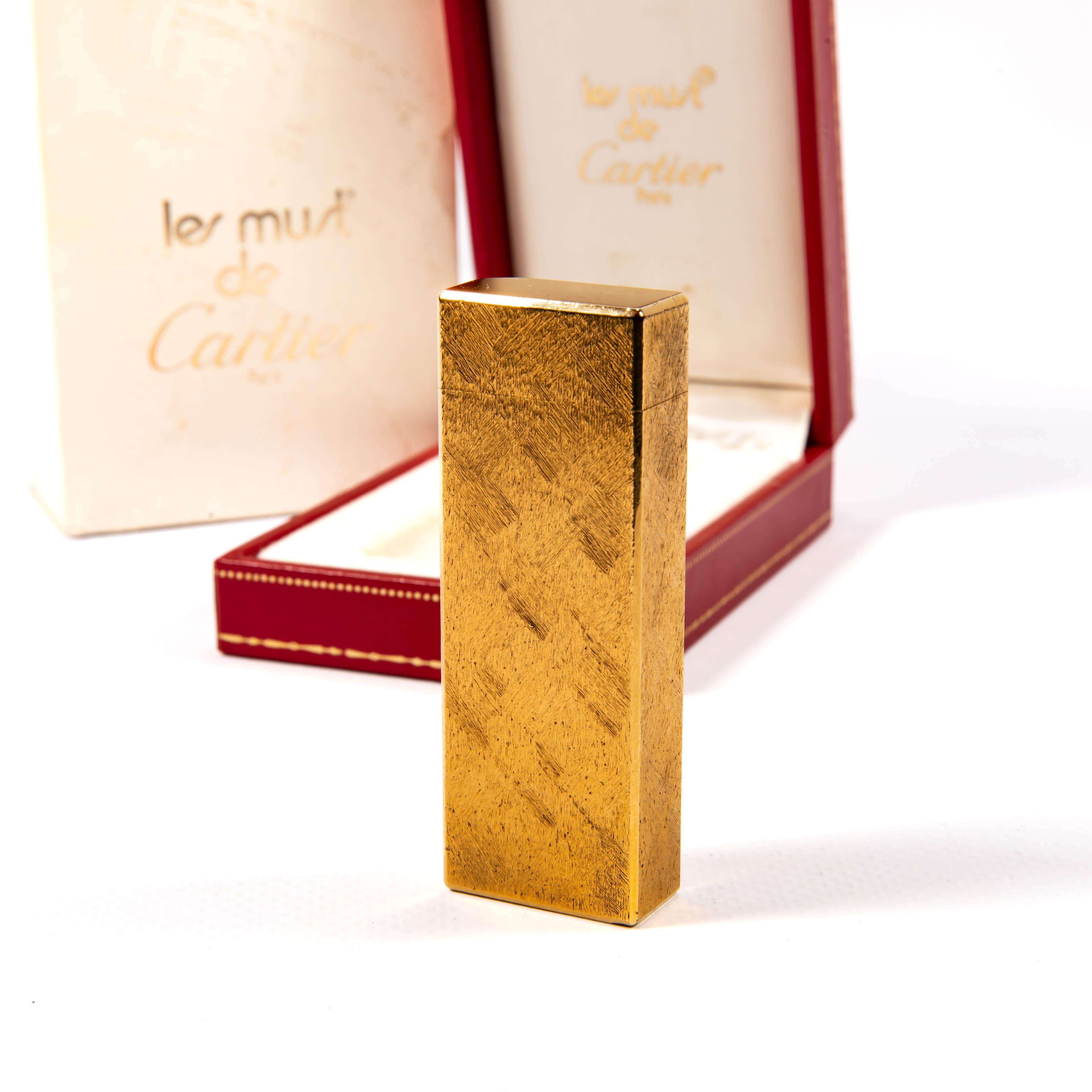 Vintage vergoldet CARTIER Pentagon Feuerzeug gebürstet in Box 1980er im Angebot 1