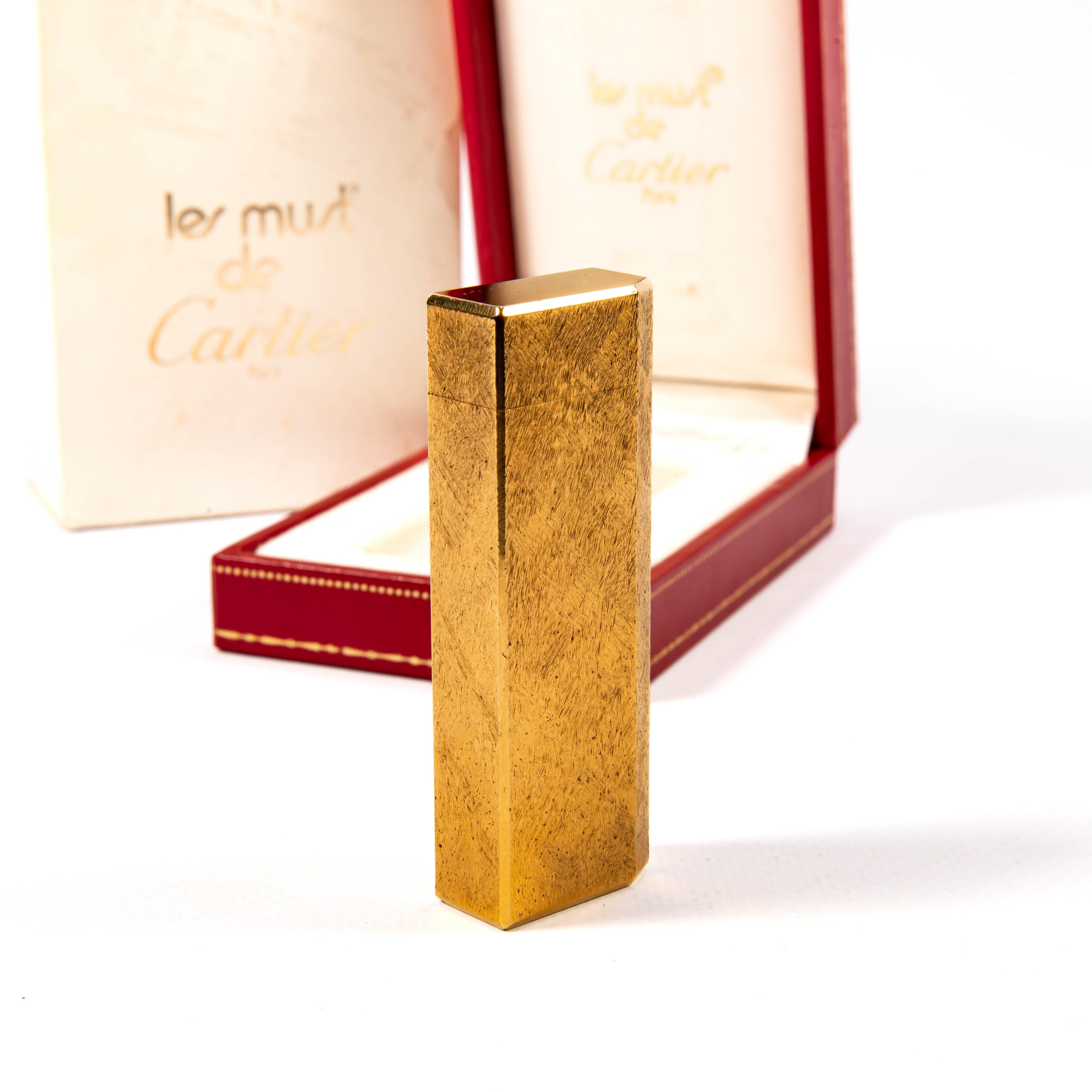 Vintage vergoldet CARTIER Pentagon Feuerzeug gebürstet in Box 1980er im Angebot 2