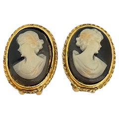 Boucles d'oreilles à clip vintage en plaqué or avec motif de chameau sculpté