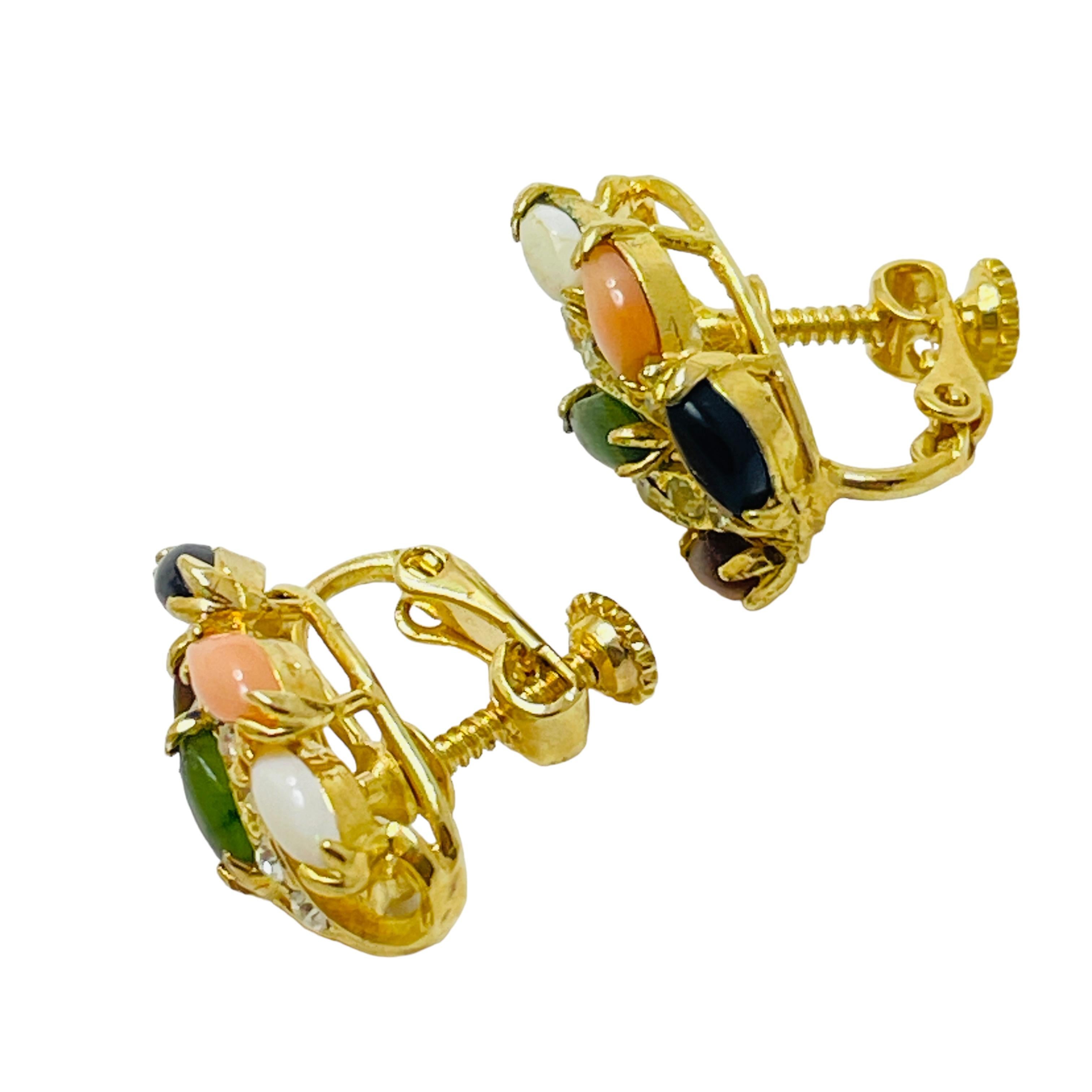 DETAILS

- • ohne Vorzeichen 

- • goldfarben mit Glassteinen

- • Vintage-Designer-Ohrringe

MASSNAHMEN  

- • 

CONDIT

- •  sehr guter Vintage-Zustand mit minimalen Gebrauchsspuren 

 Sku 42

❤️❤️  VINTAGE-DESIGNER-SCHMUCK ❤️❤️

❤️❤️  ALEXANDER'S