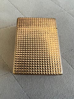 Vieux briquet de poche à tête de diamant plaqué or par S. T. Dupont, Paris