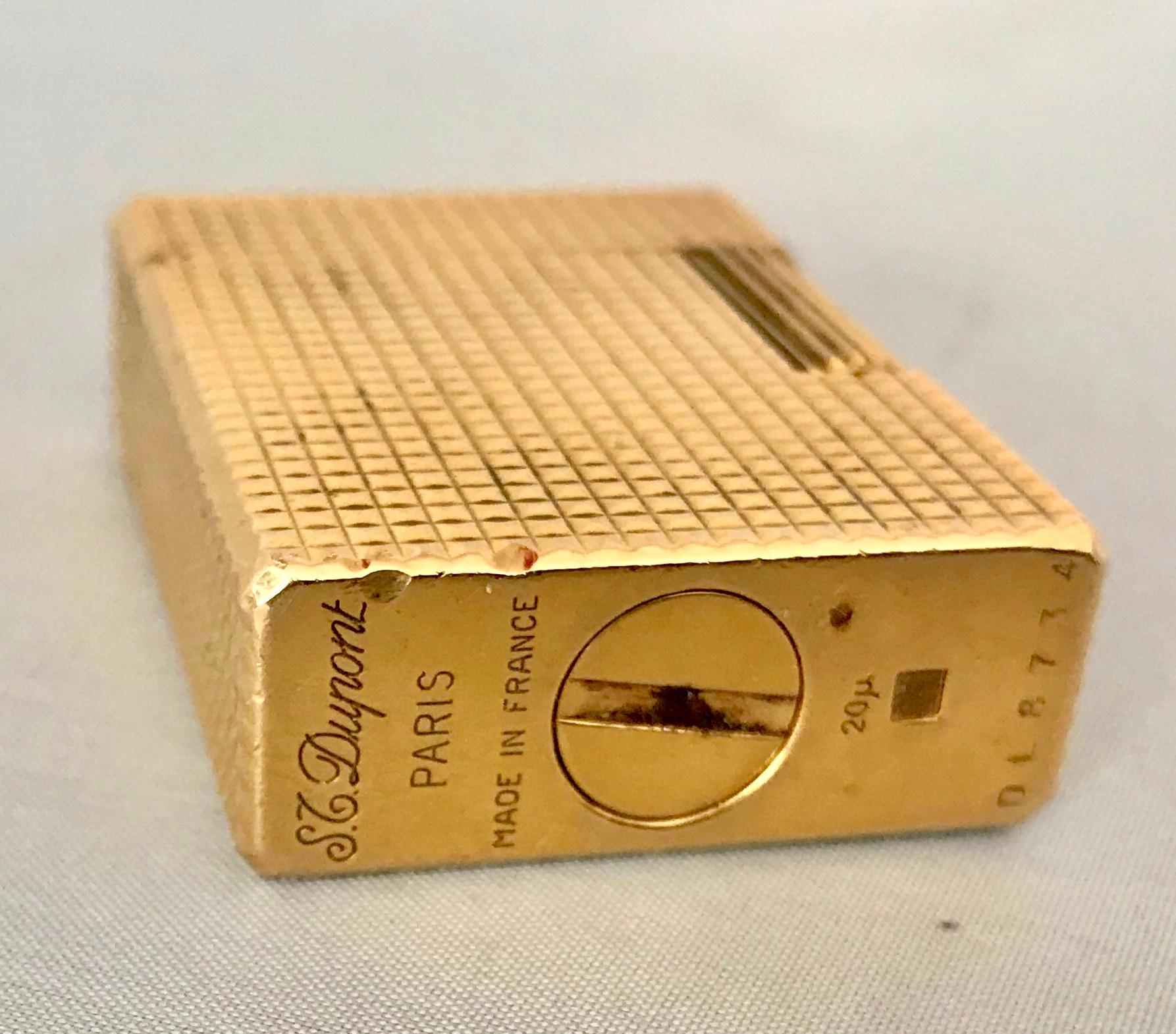 Vintage Gold-Plated Diamond Head Pocket Gas Lighter By S. T. Dupont, Paris In Good Condition In Haddonfield, NJ
