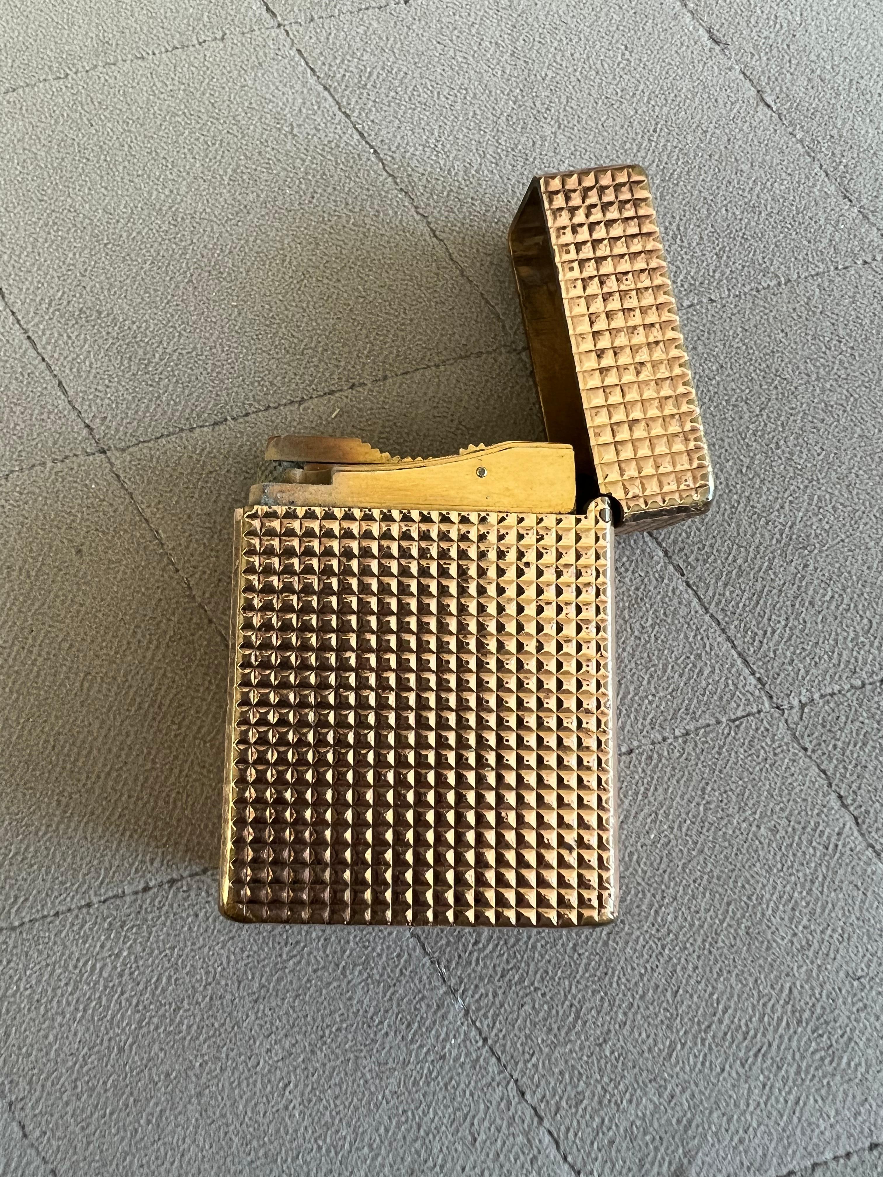 Vintage Gold-Plated Diamond Head Pocket Gas Lighter By S. T. Dupont, Paris In Excellent Condition For Sale In New York, NY