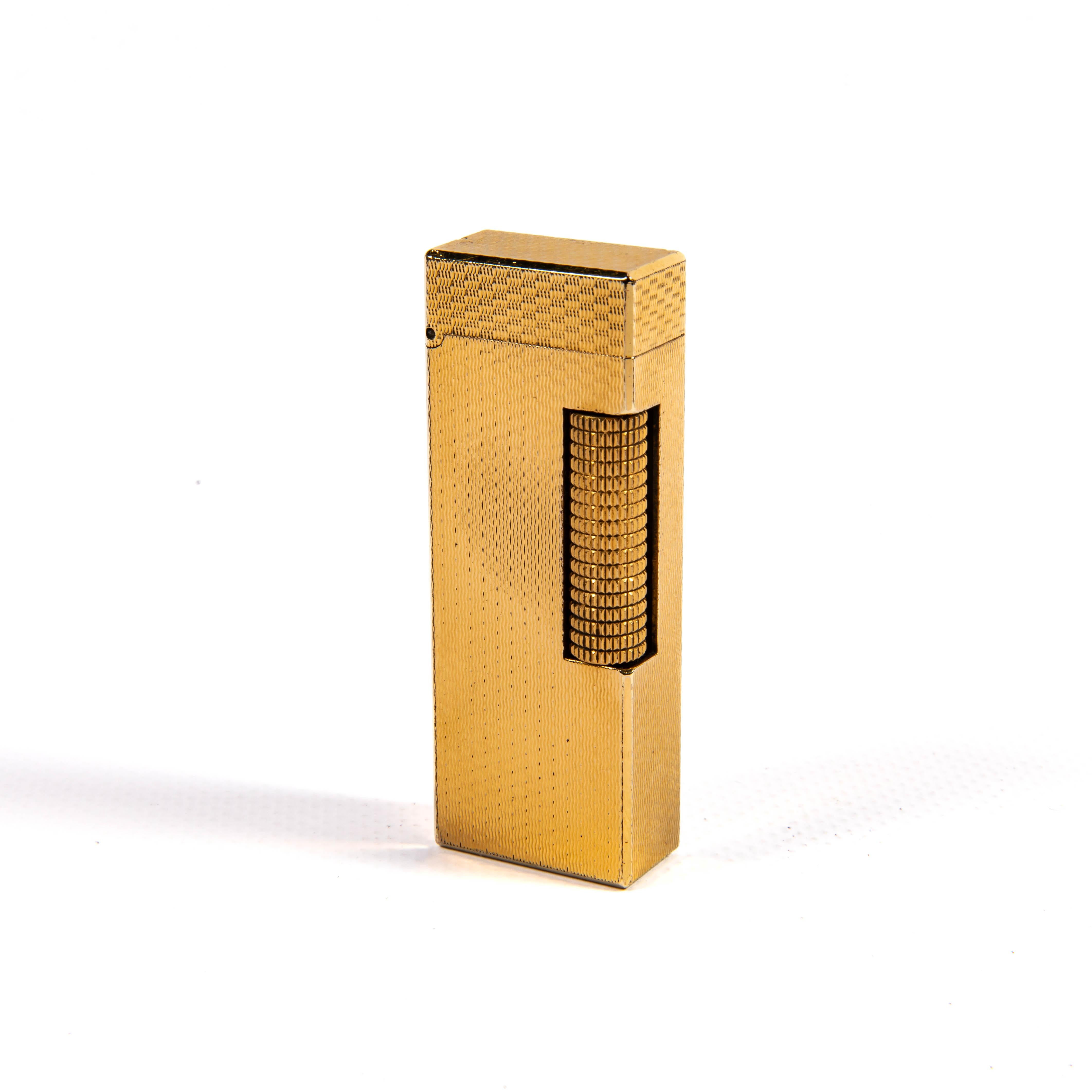 The esteemed house of Dunhill has long been synonymous with sophisticated, refined designs that seamlessly combine functionality with elegance. Throughout its illustrious history, Dunhill has been an innovator in the smoking accessories realm,
