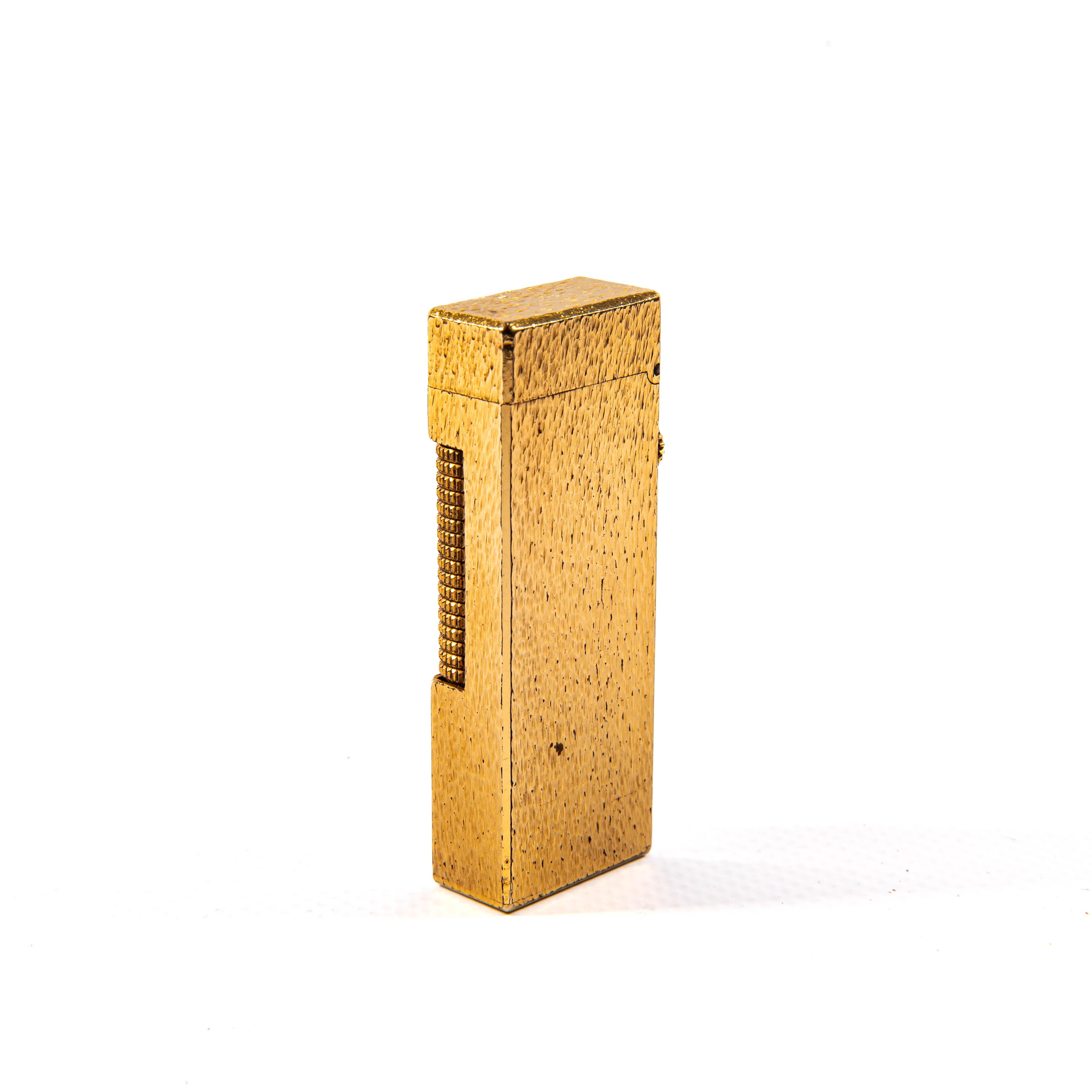 Vintage Gold Plated DUNHILL Rollagas Lighter Fine Bark 1970s In Good Condition For Sale In DELFT, NL