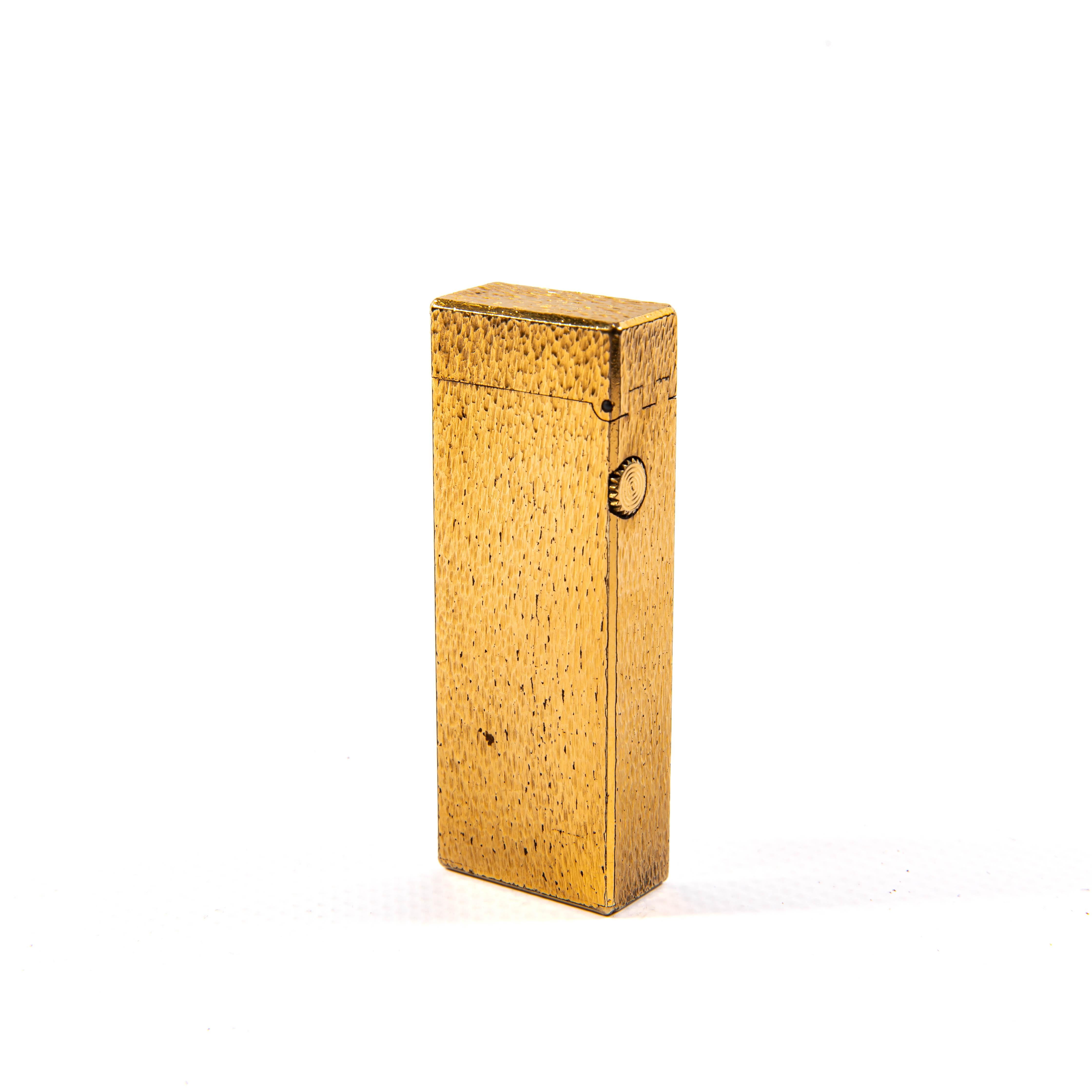 Women's or Men's Vintage Gold Plated DUNHILL Rollagas Lighter Fine Bark 1970s For Sale