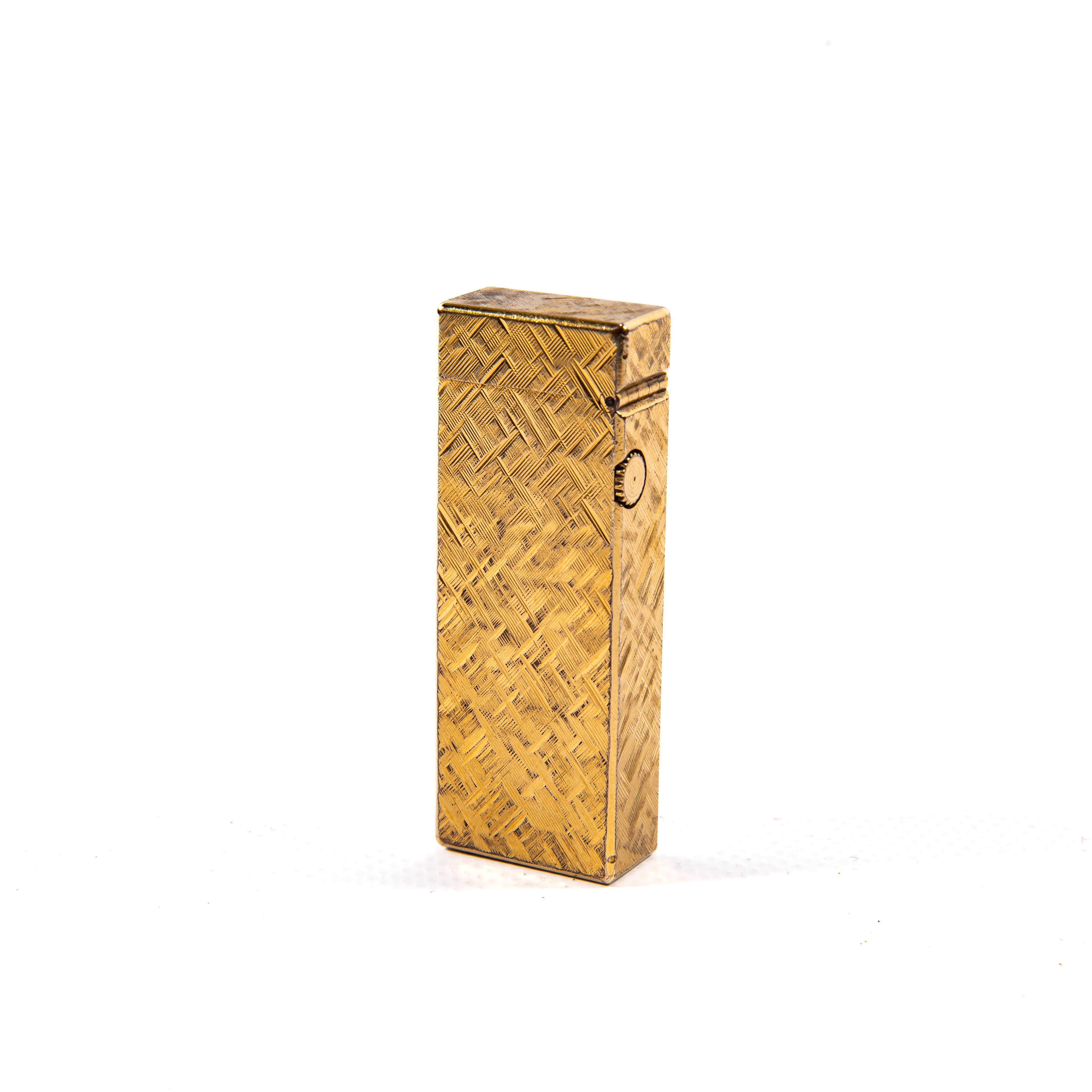 Women's or Men's Vintage Gold Plated DUNHILL Rollagas Lighter Florentine 1960s For Sale
